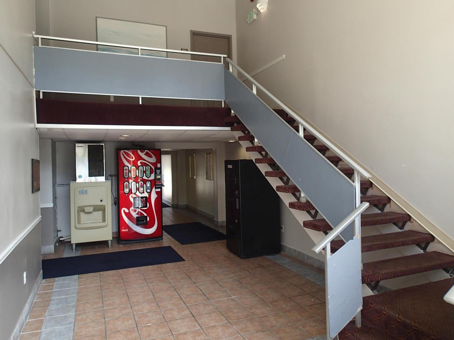 Crystal Inn - Neptune photo 9