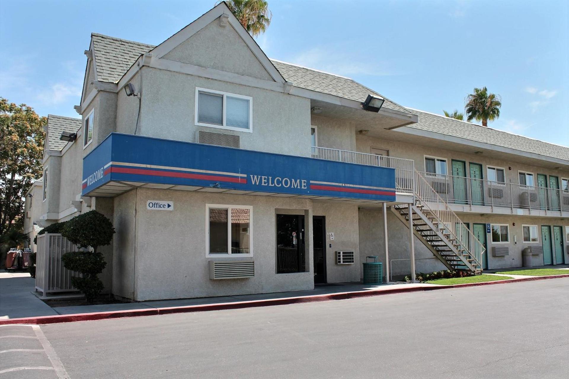 Motel 6-Bakersfield, CA - East photo 2