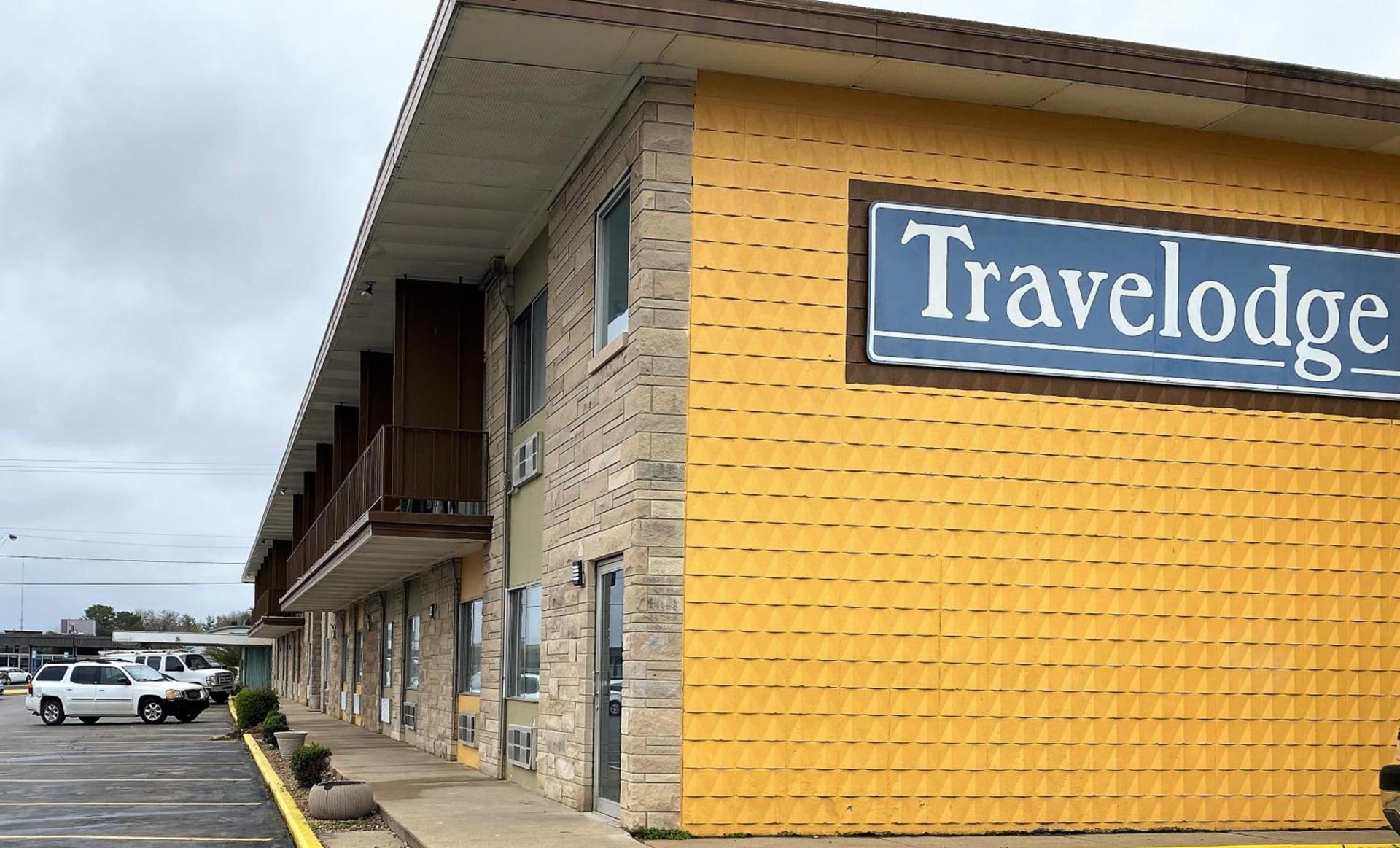 Travelodge by Wyndham Bloomington photo 21