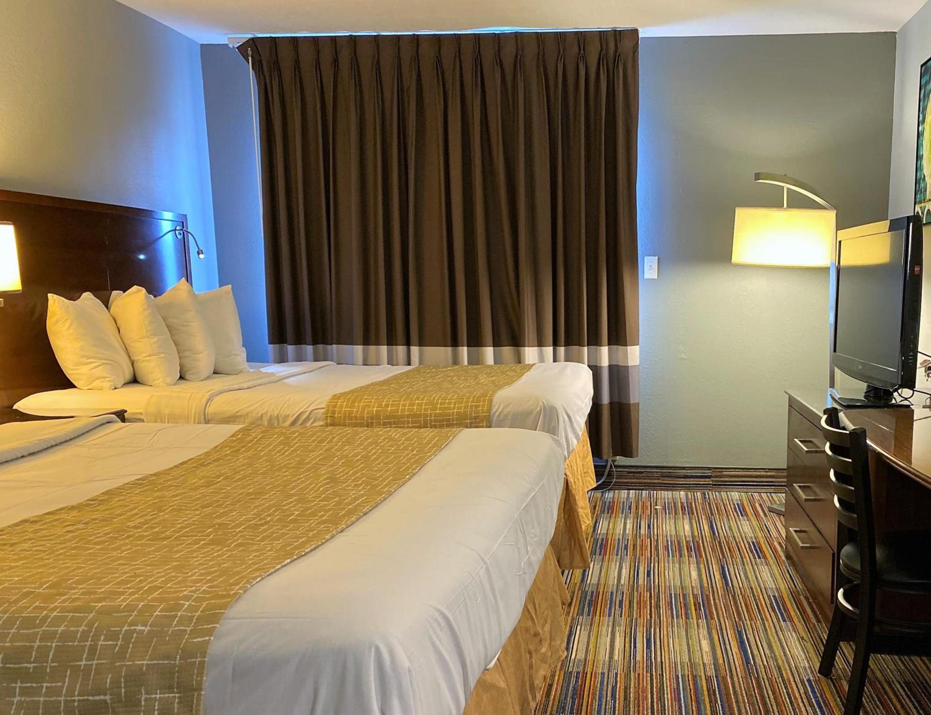 Travelodge by Wyndham Bloomington photo 23