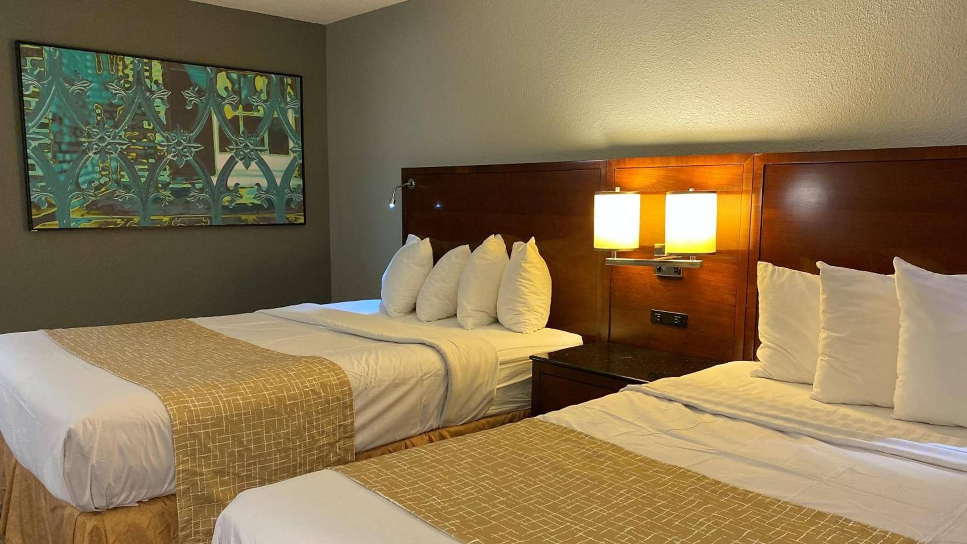 Travelodge by Wyndham Bloomington photo 34