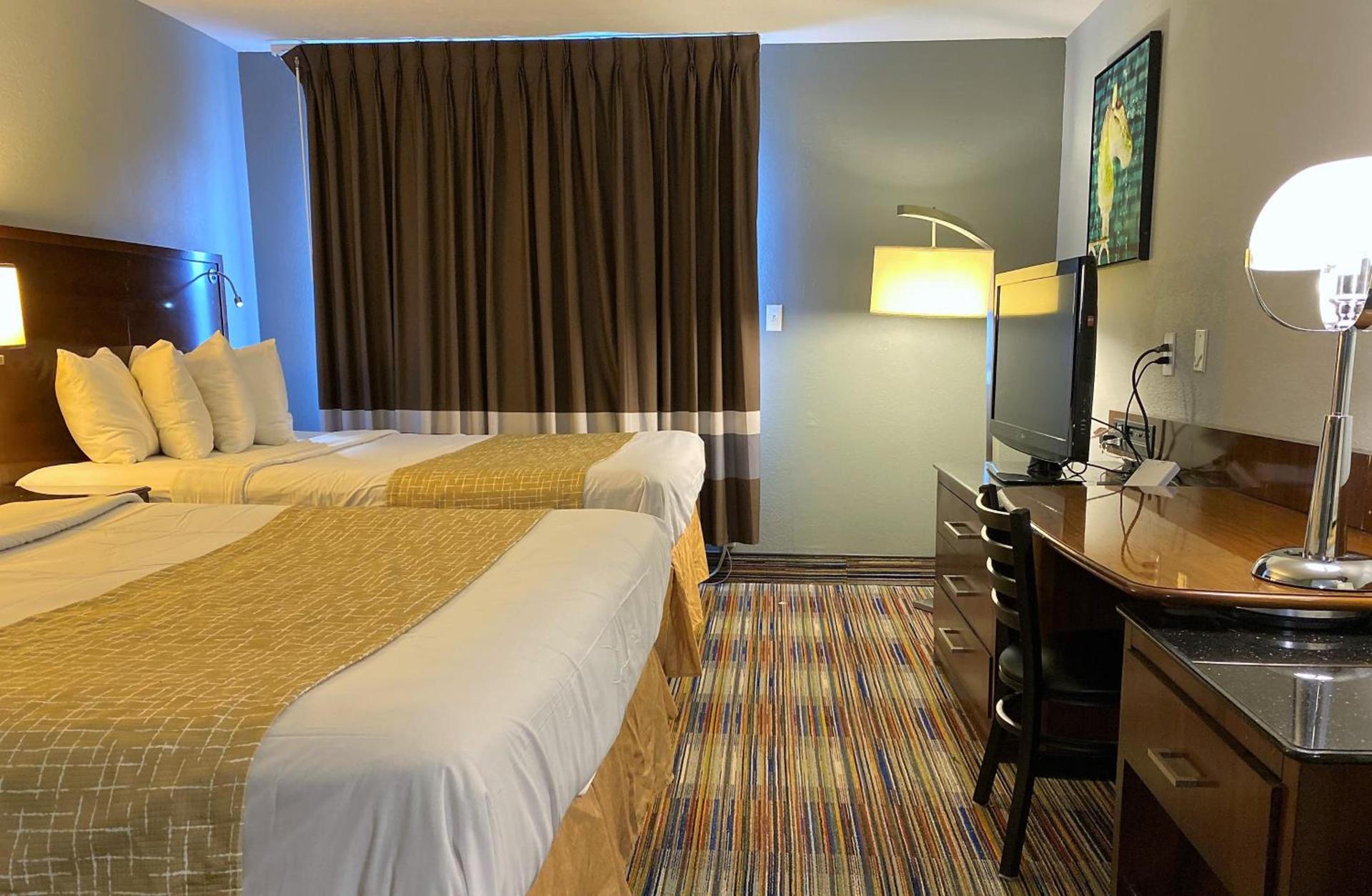 Travelodge by Wyndham Bloomington photo 29