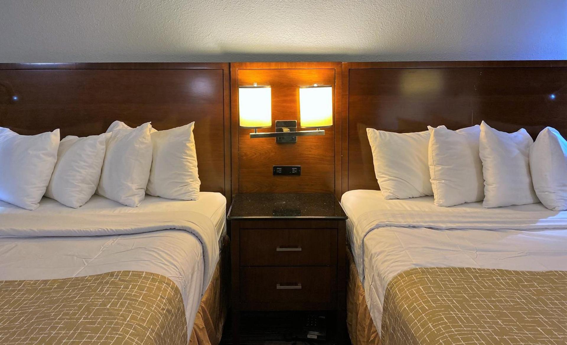 Travelodge by Wyndham Bloomington photo 27