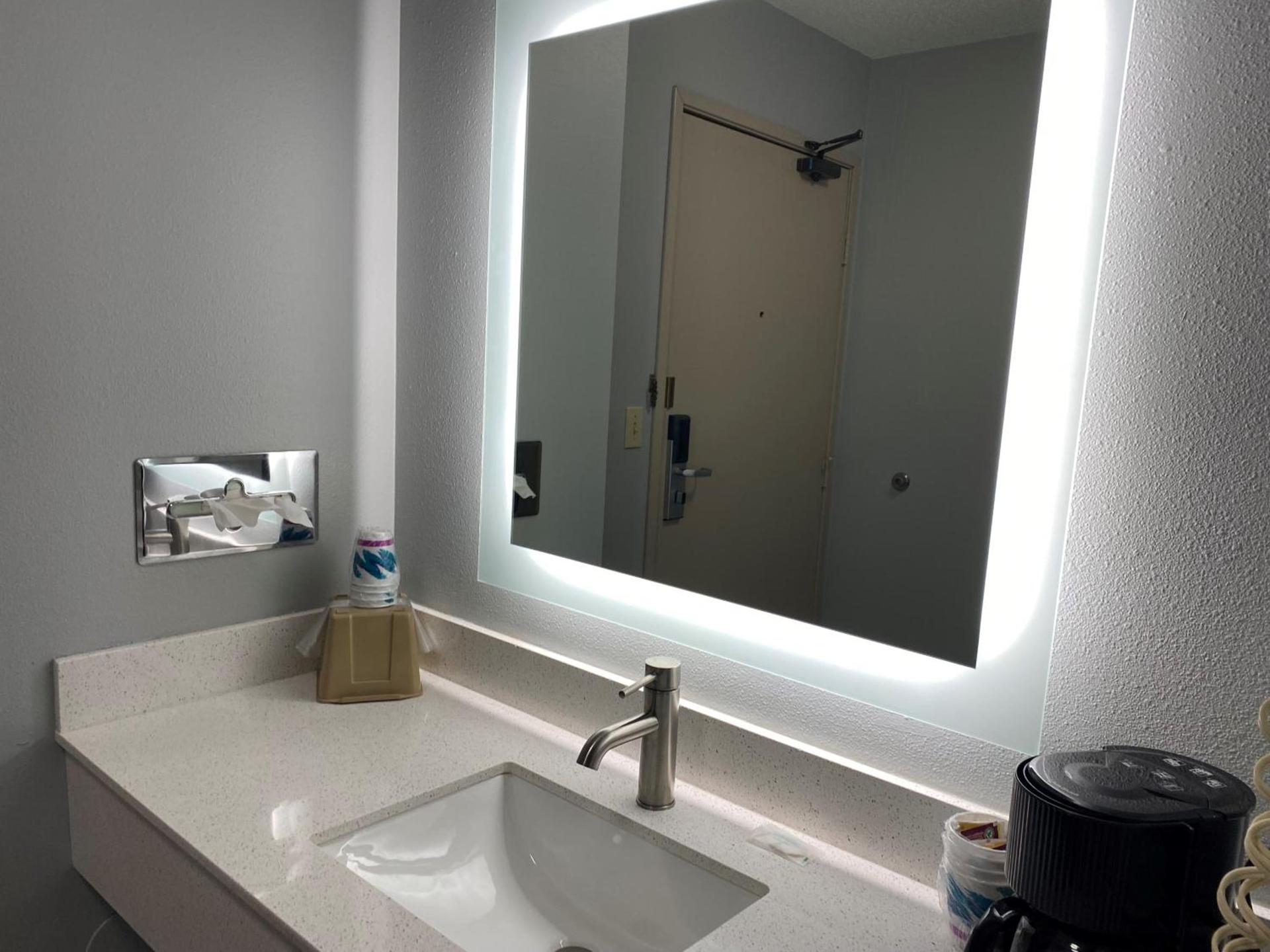 AmericInn by Wyndham Viroqua photo 8