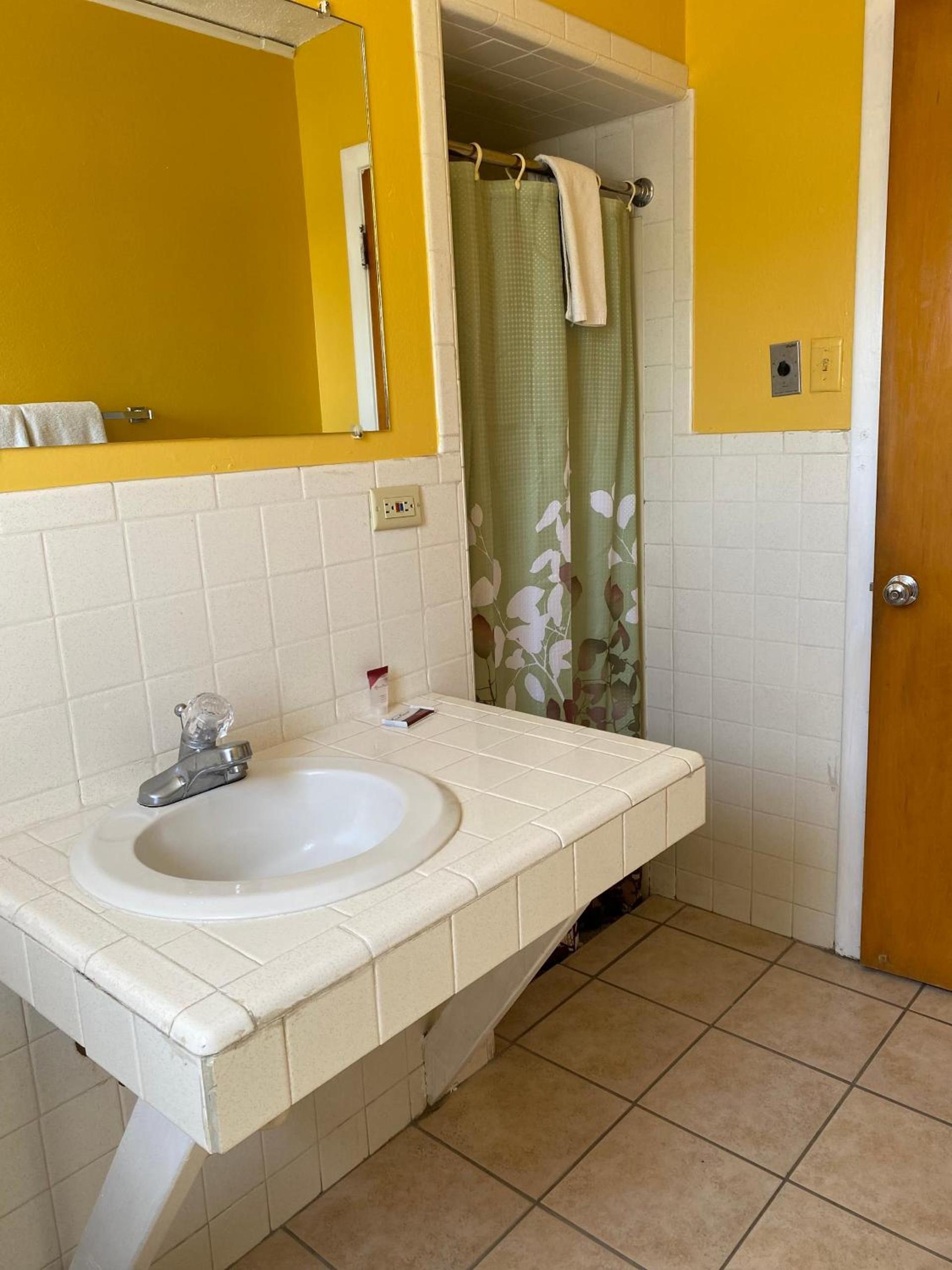 Western Skies Motel photo 5