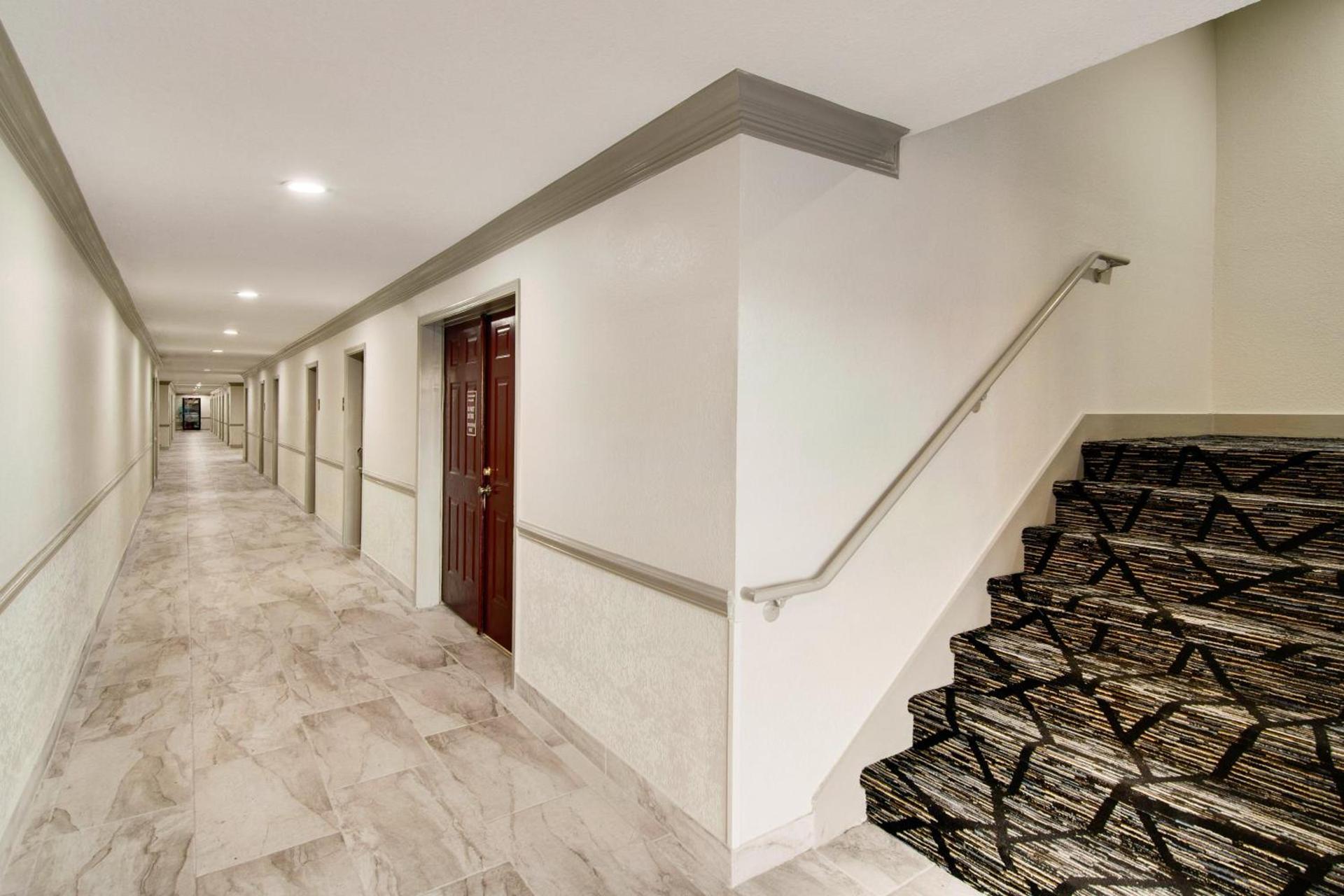 Red Roof Inn & Suites Pensacola-NAS Corry photo 10