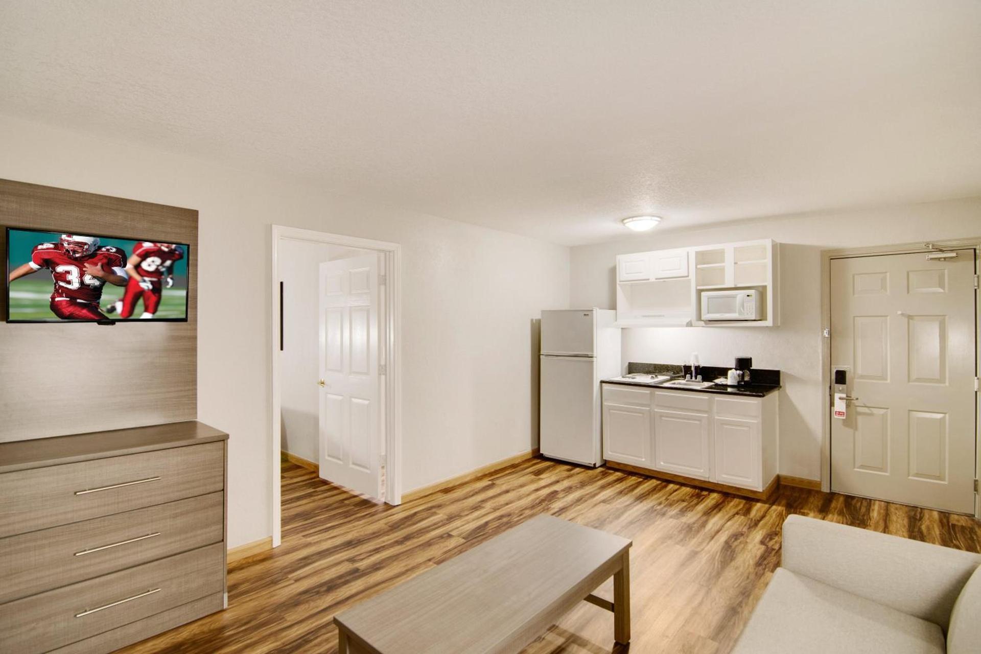 Red Roof Inn & Suites Pensacola-NAS Corry photo 26