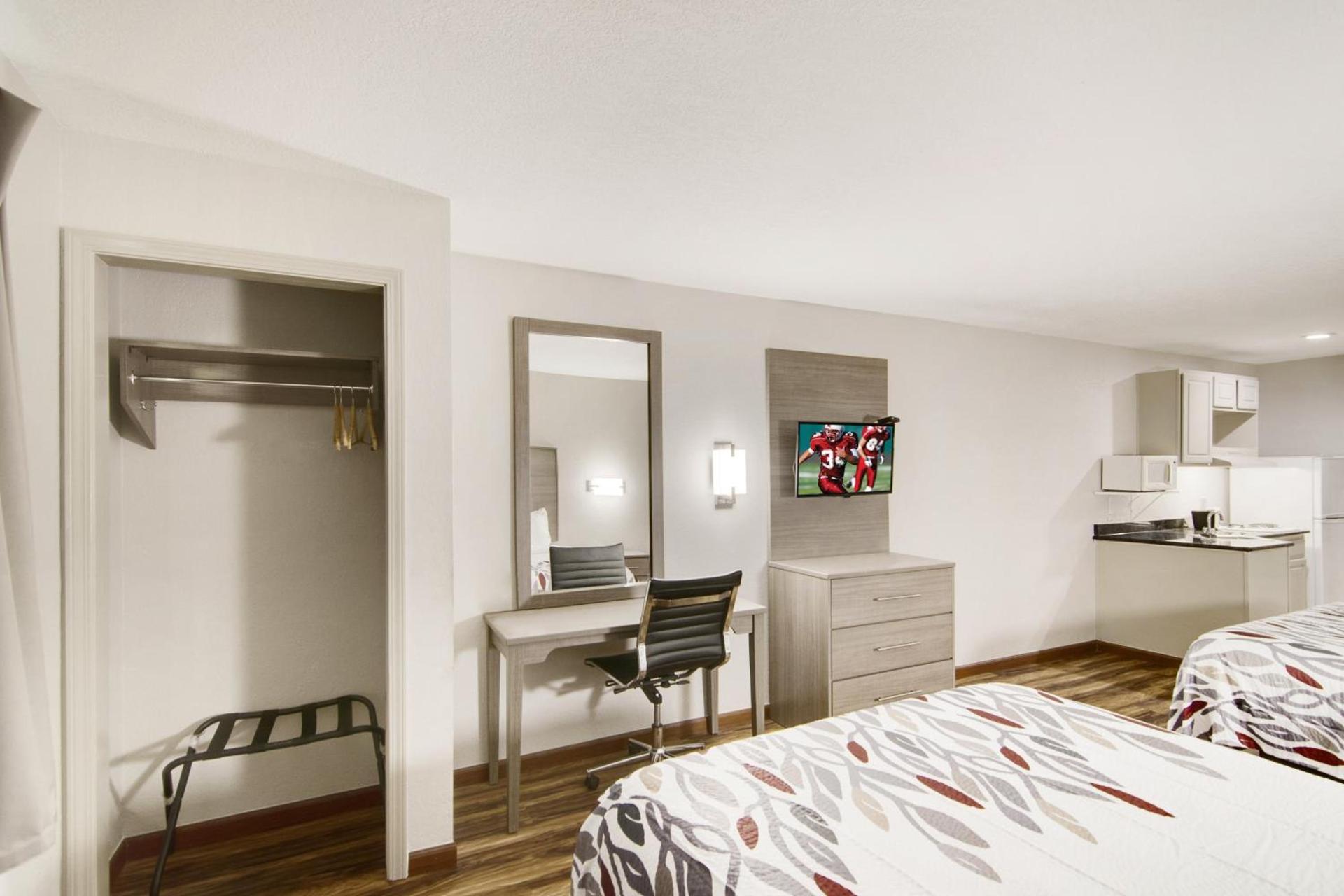 Red Roof Inn & Suites Pensacola-NAS Corry photo 23