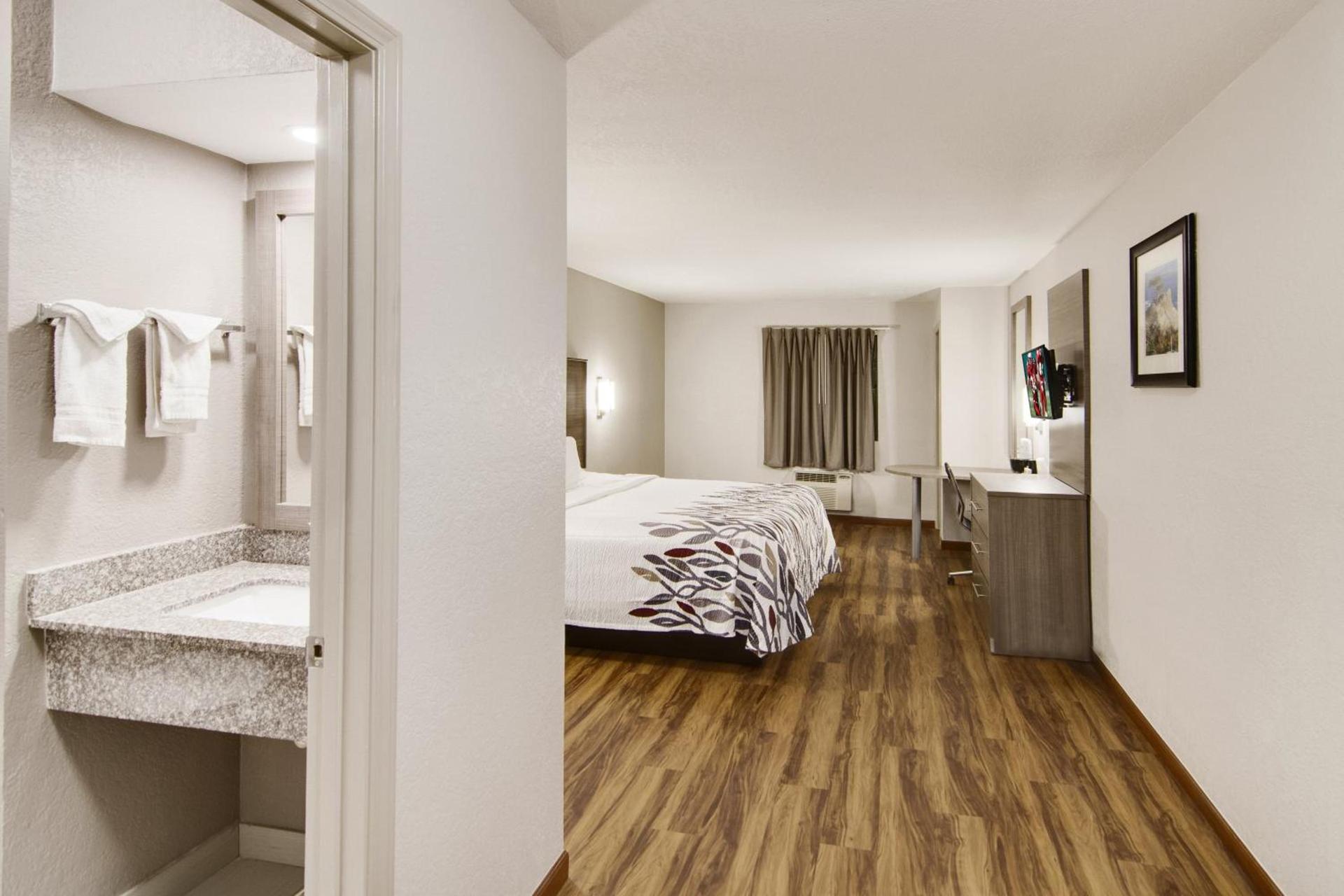 Red Roof Inn & Suites Pensacola-NAS Corry photo 16