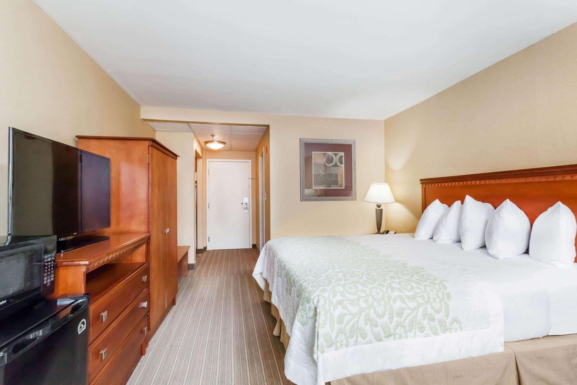 Days Inn by Wyndham Windsor Locks / Bradley Intl Airport photo 13