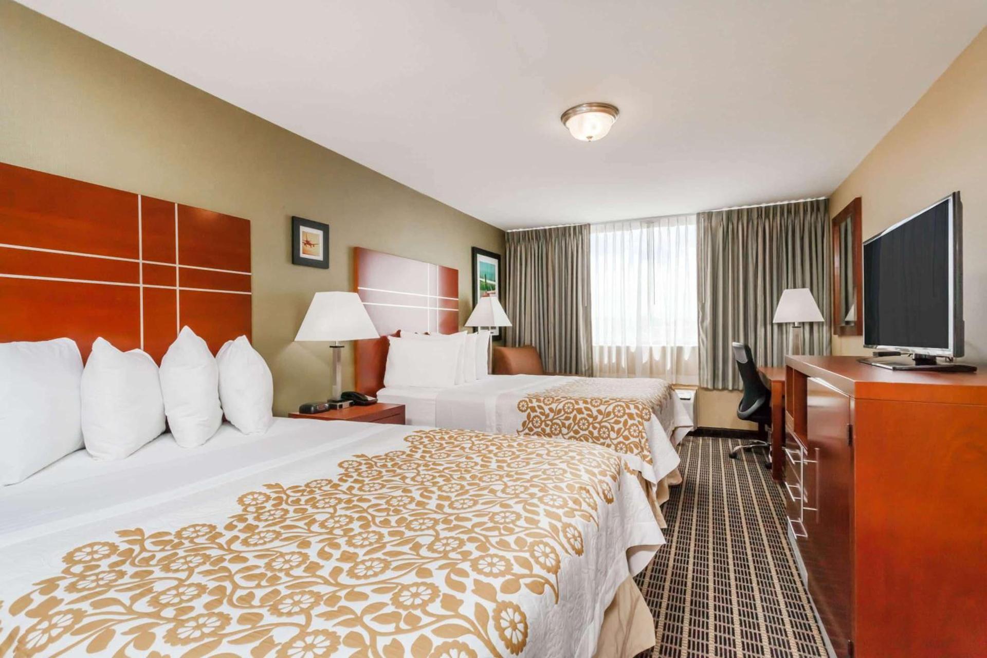 Days Inn by Wyndham Windsor Locks / Bradley Intl Airport photo 10
