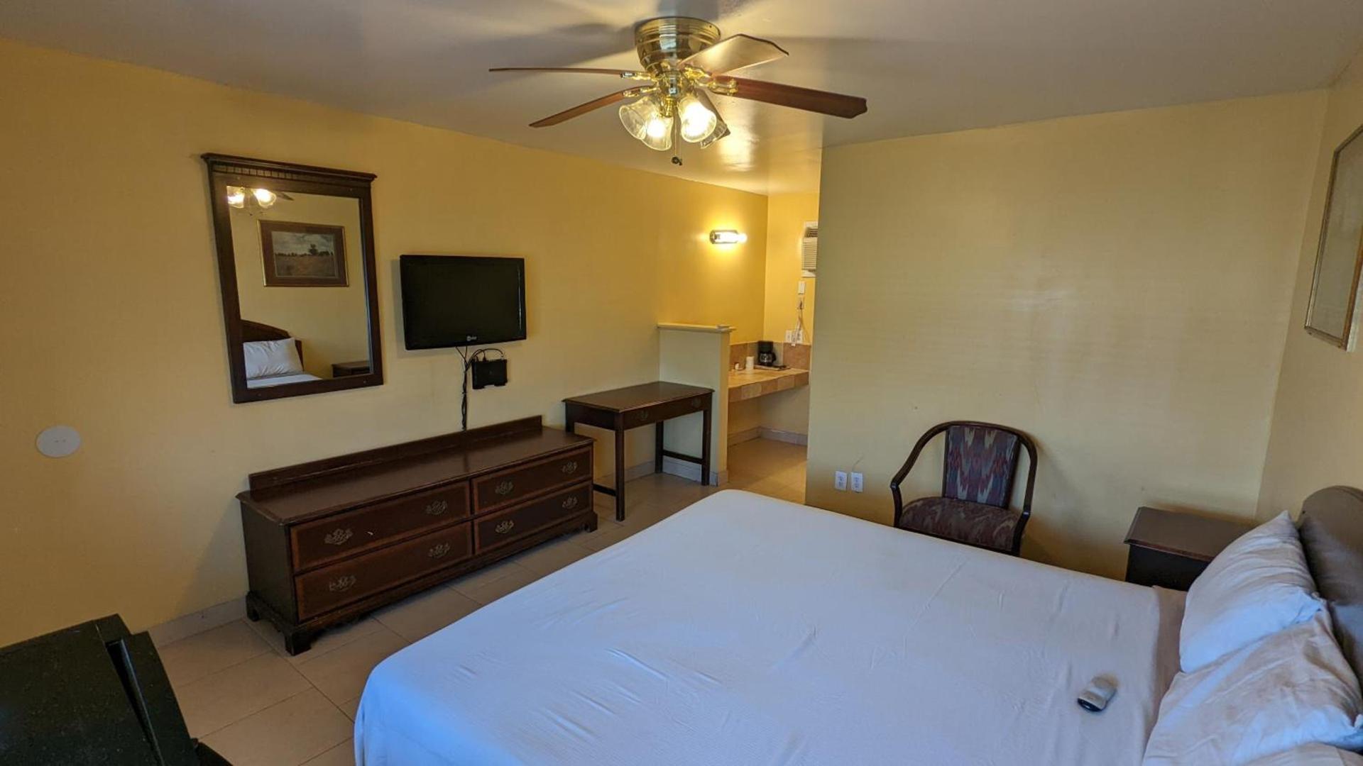 Canadian Inn photo 9