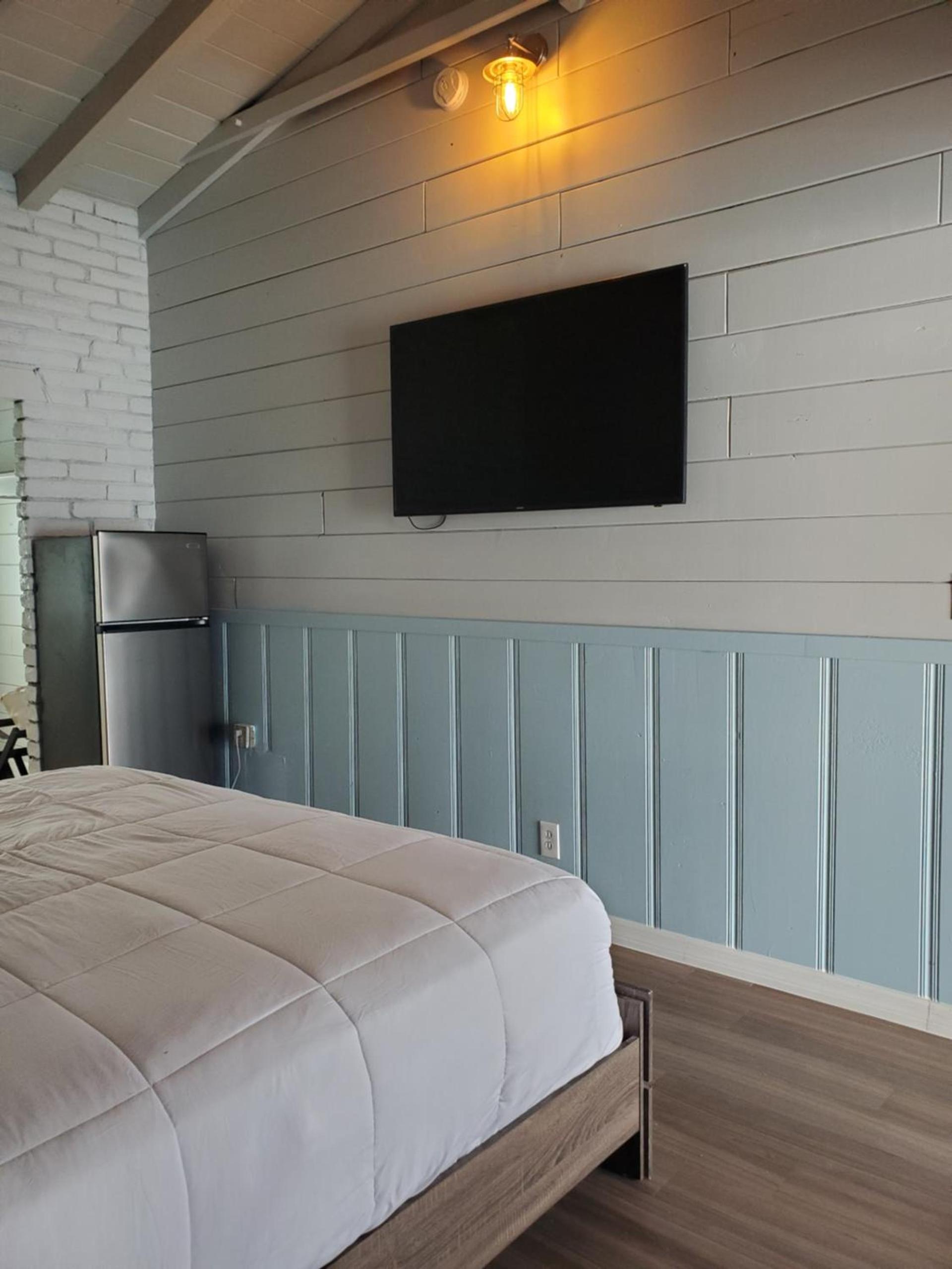 Hollywood Gardens Inn & Suites photo 18