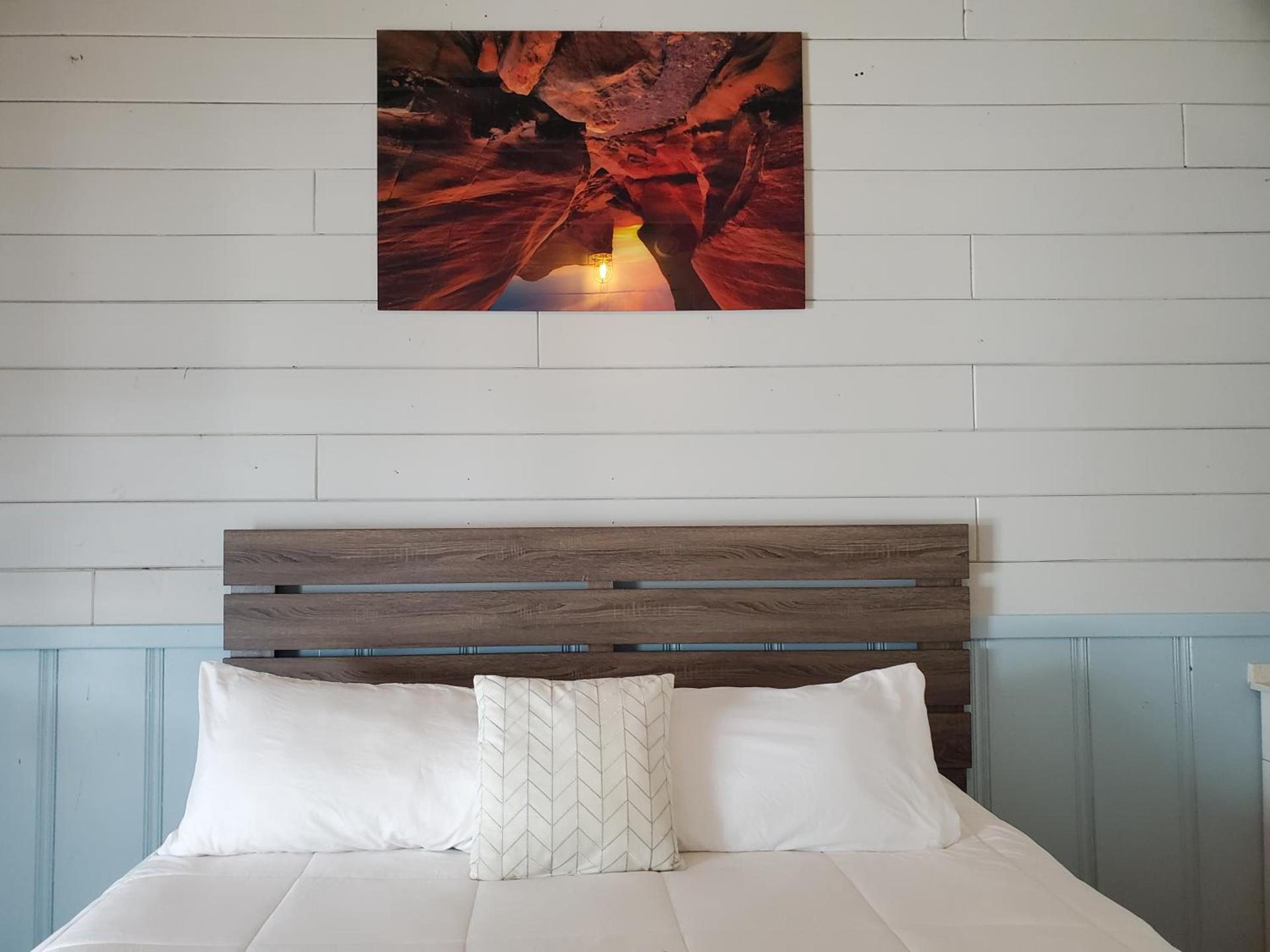 Hollywood Gardens Inn & Suites photo 12