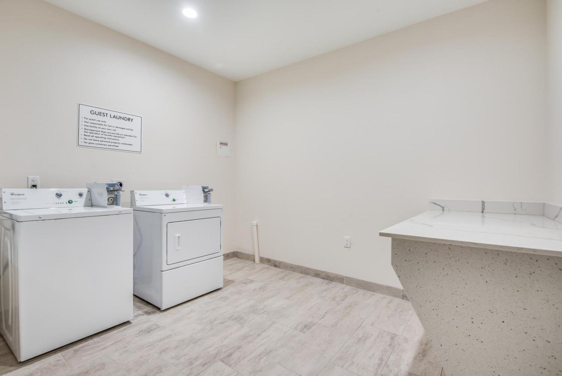 Americas Best Value Inn & Suites Houston at Hwy 6 photo 8