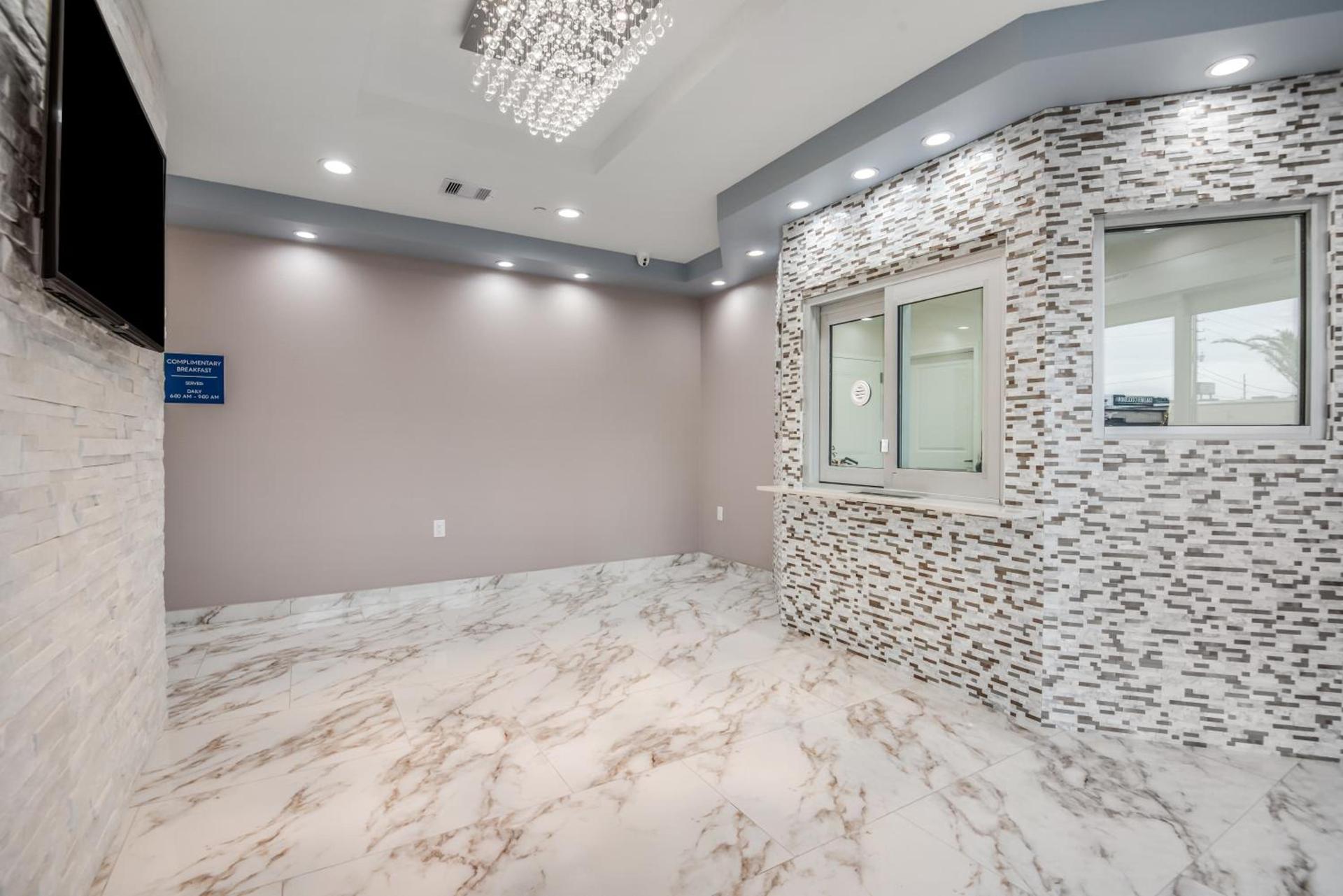 Americas Best Value Inn & Suites Houston at Hwy 6 photo 15