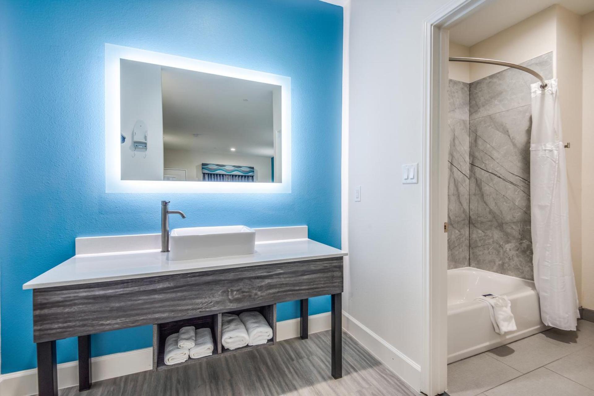 Americas Best Value Inn & Suites Houston at Hwy 6 photo 12