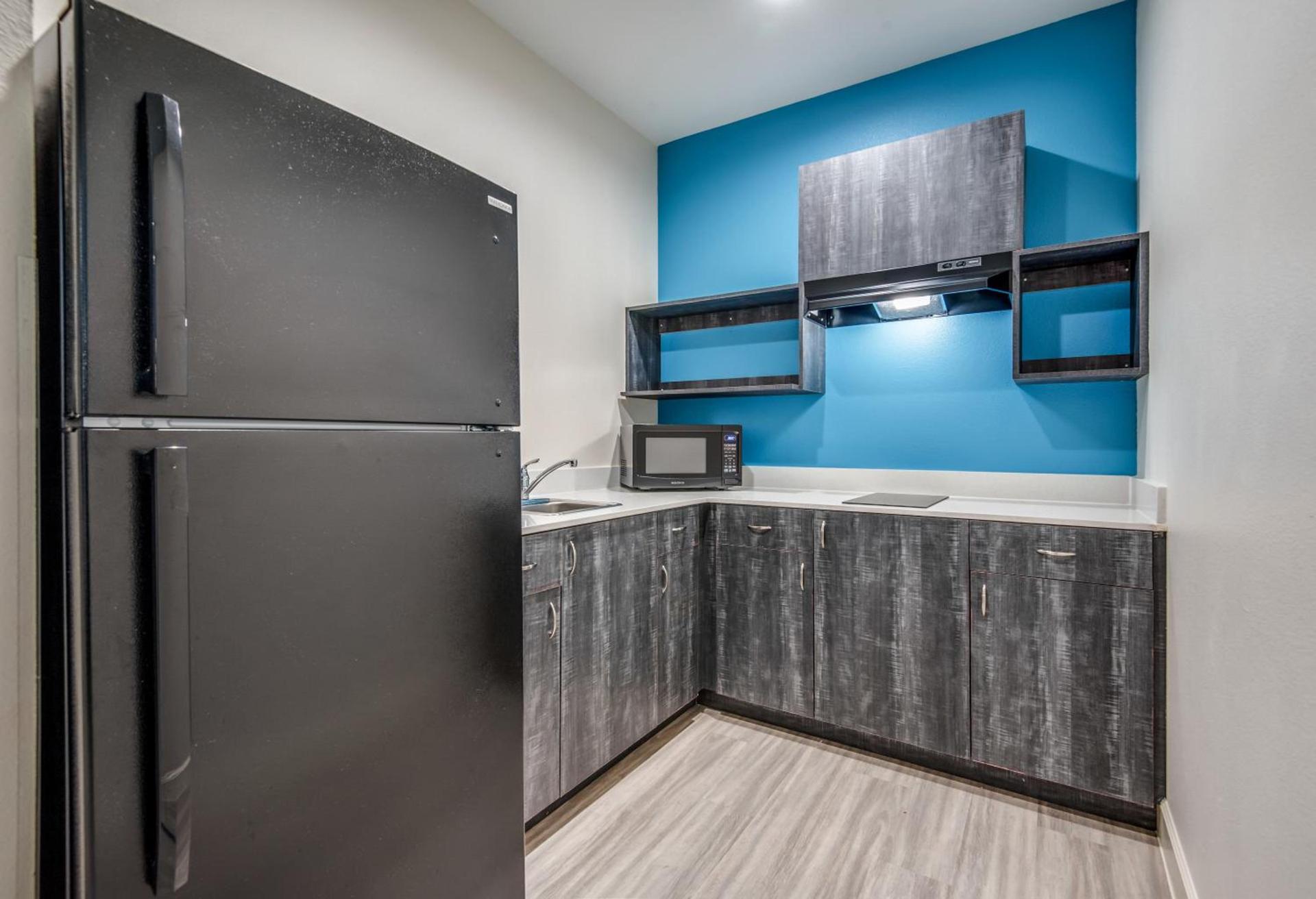 Americas Best Value Inn & Suites Houston at Hwy 6 photo 28
