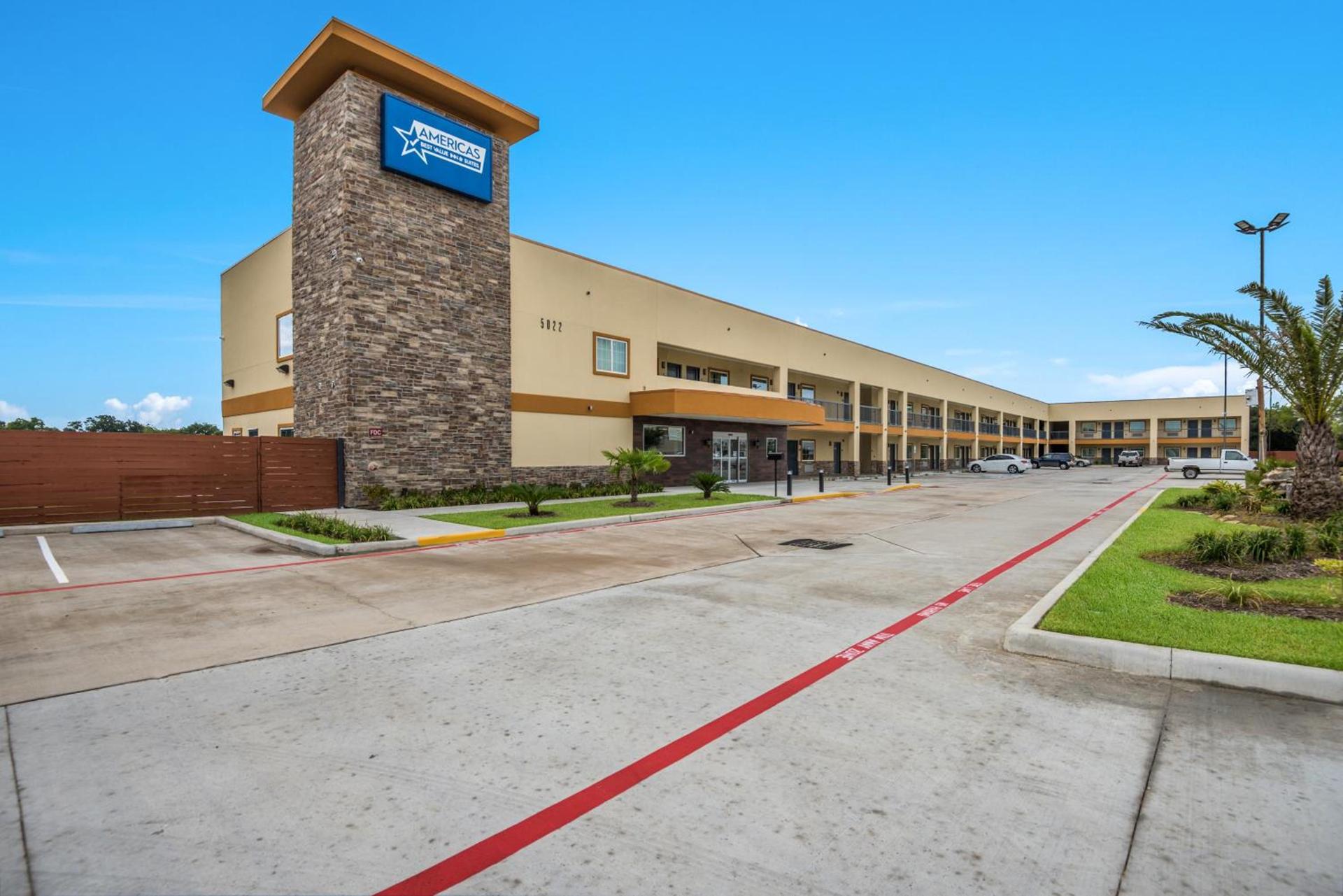 Americas Best Value Inn & Suites Houston at Hwy 6 photo 1
