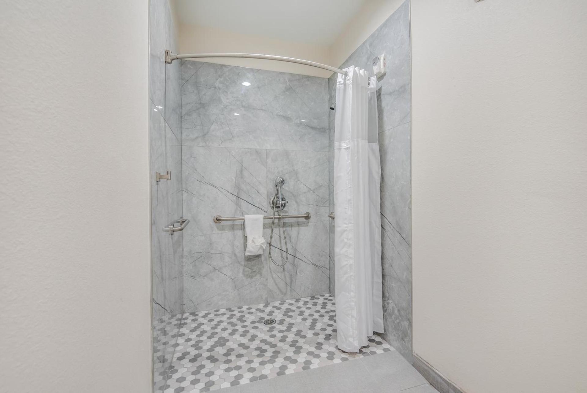 Americas Best Value Inn & Suites Houston at Hwy 6 photo 29