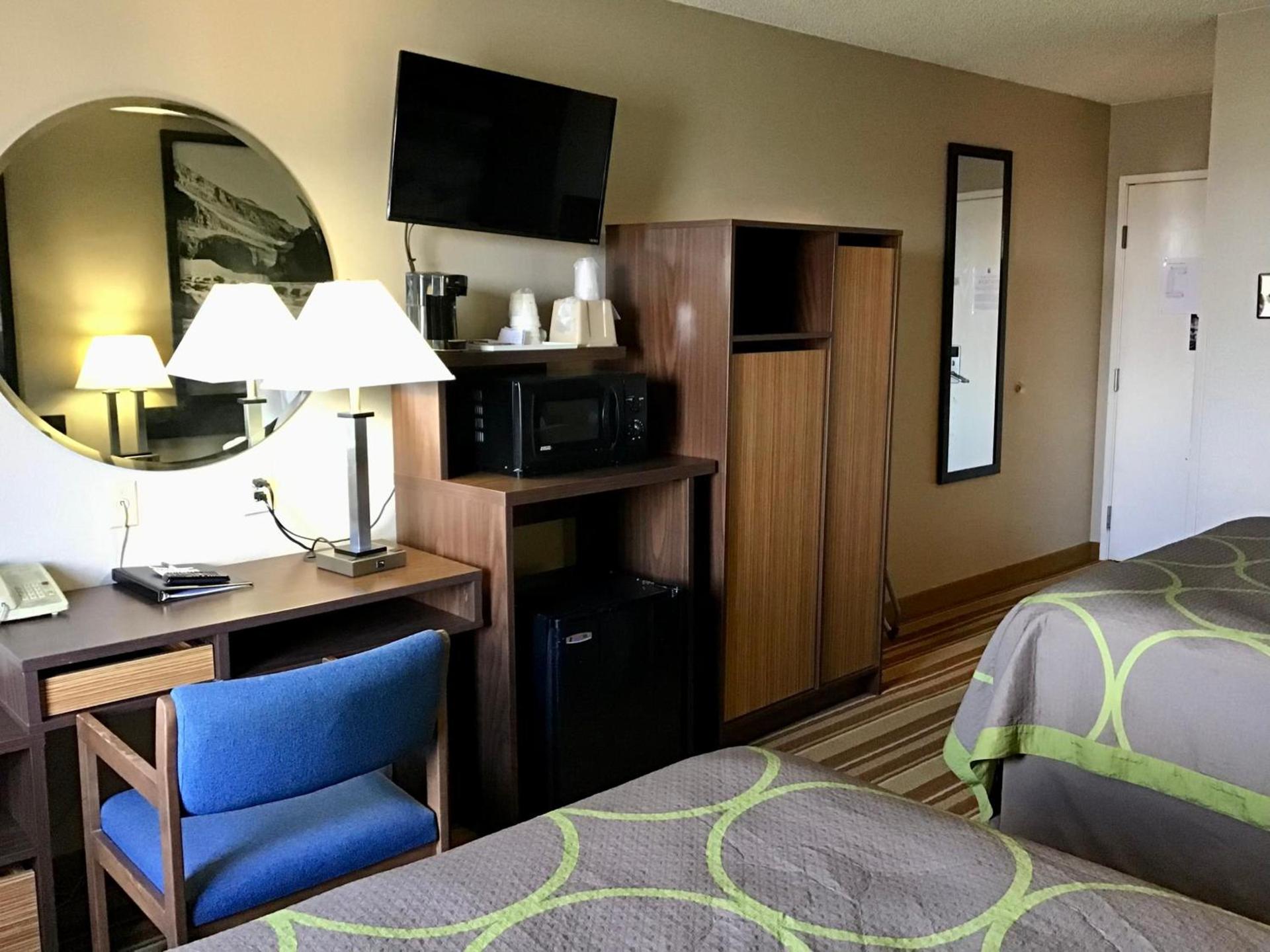 Super 8 by Wyndham Helena photo 25