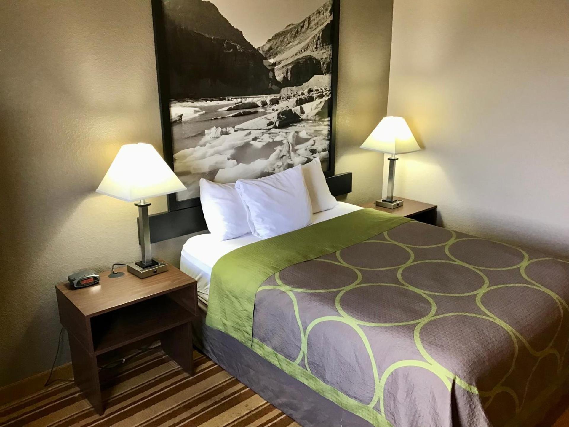 Super 8 by Wyndham Helena photo 29