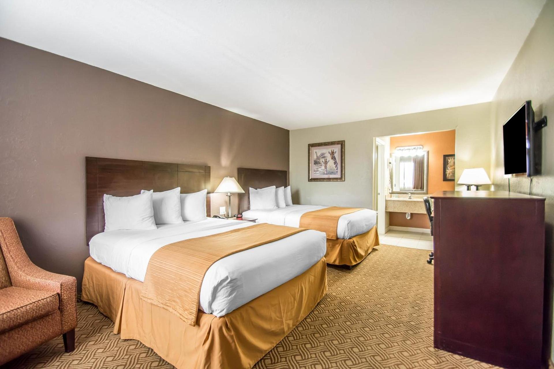 Quality Inn & Suites By the Parks photo 44