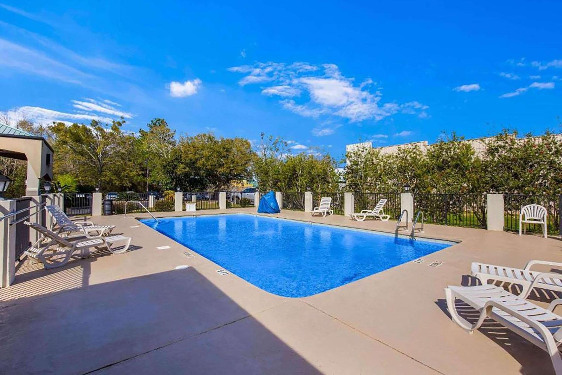 Days Inn by Wyndham Foley - North Gulf Shores photo 3