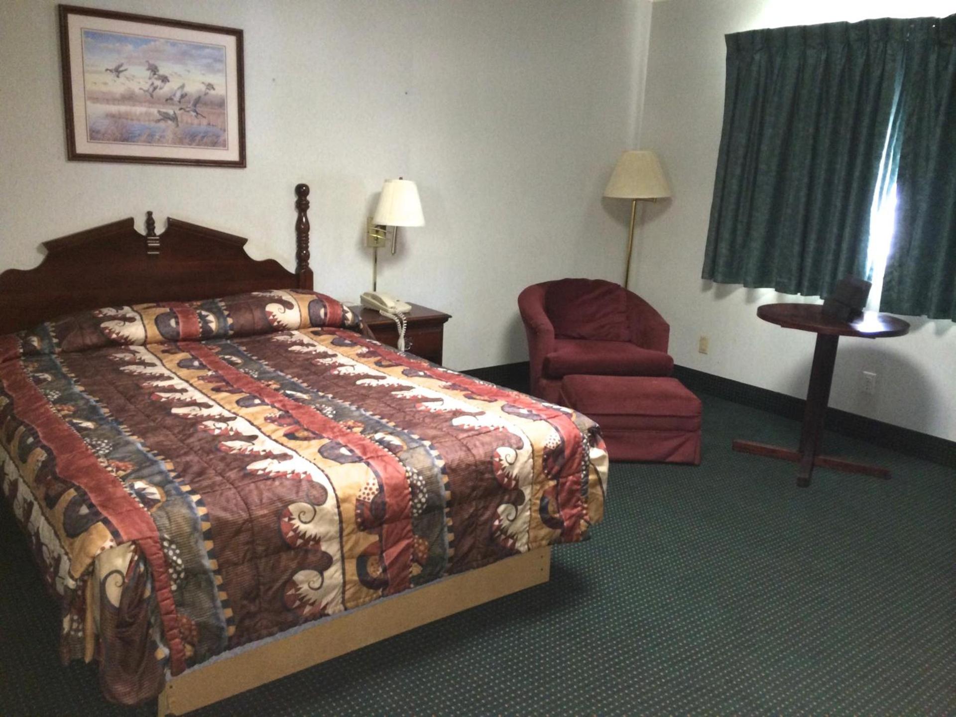 Rapids Inn & Suites photo 11