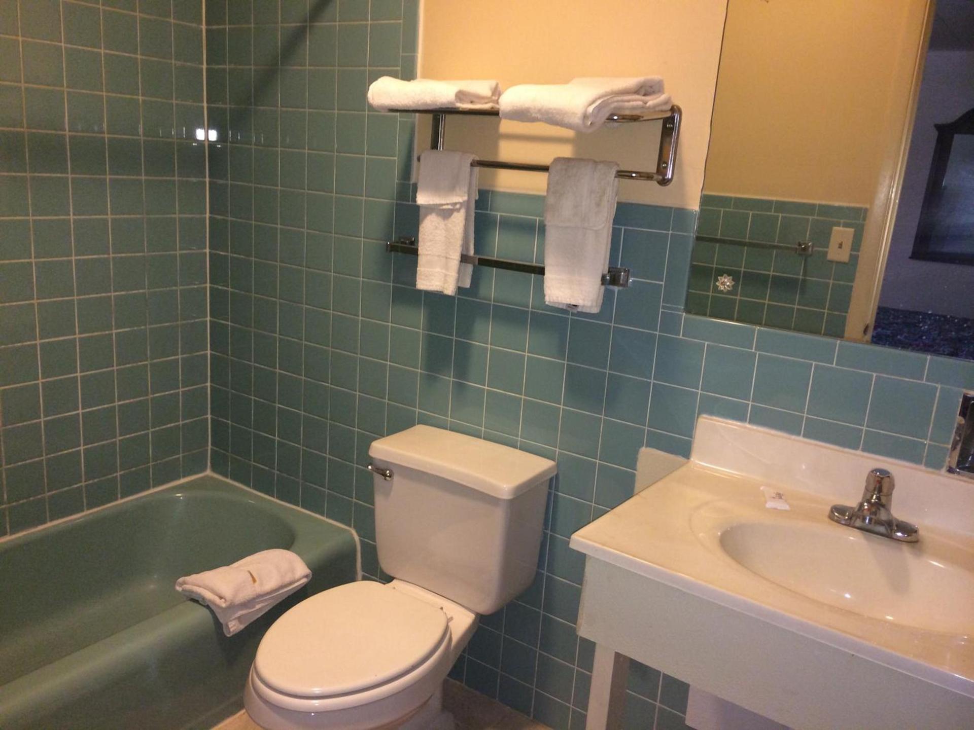 Rapids Inn & Suites photo 27