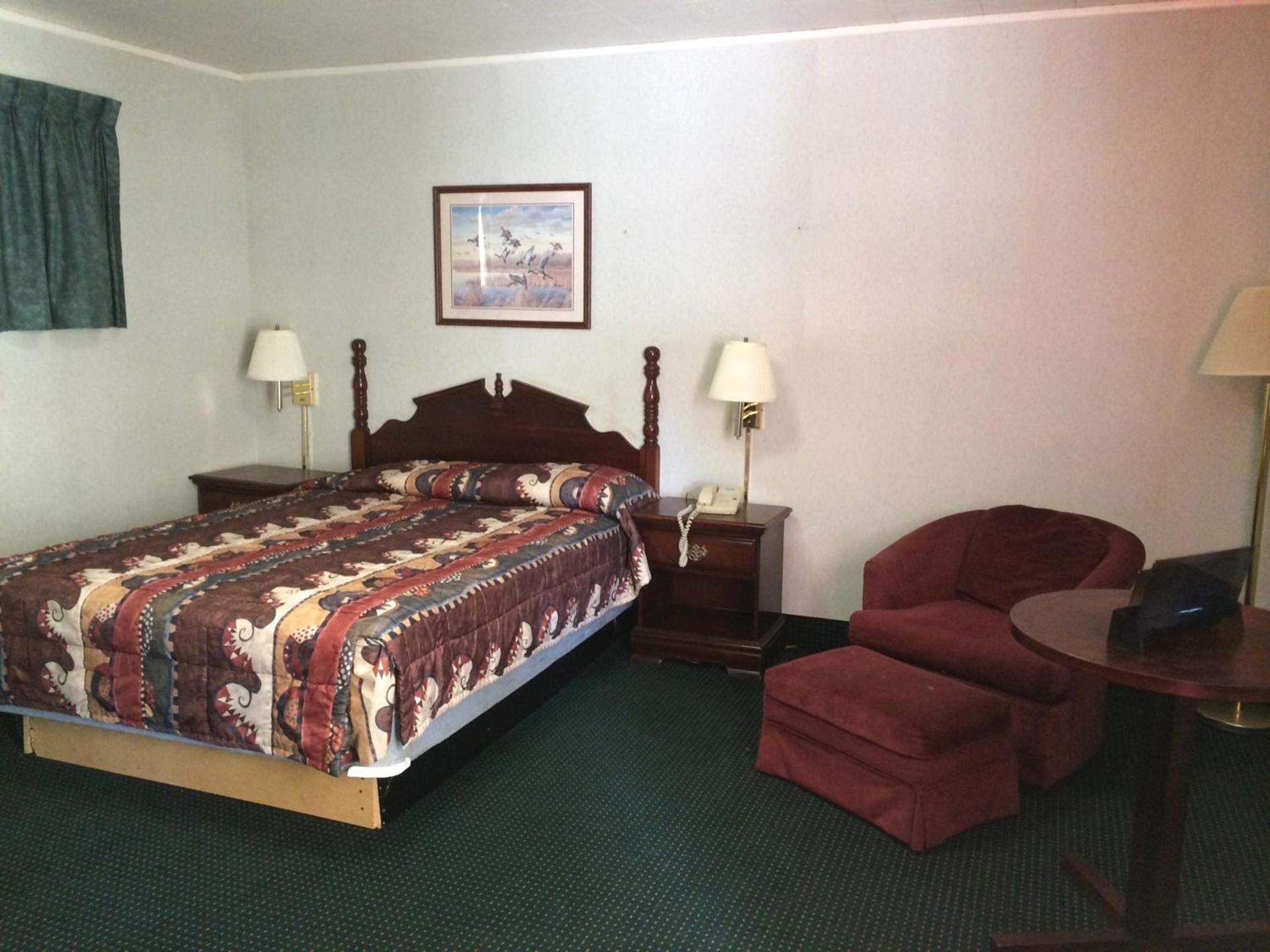 Rapids Inn & Suites photo 12