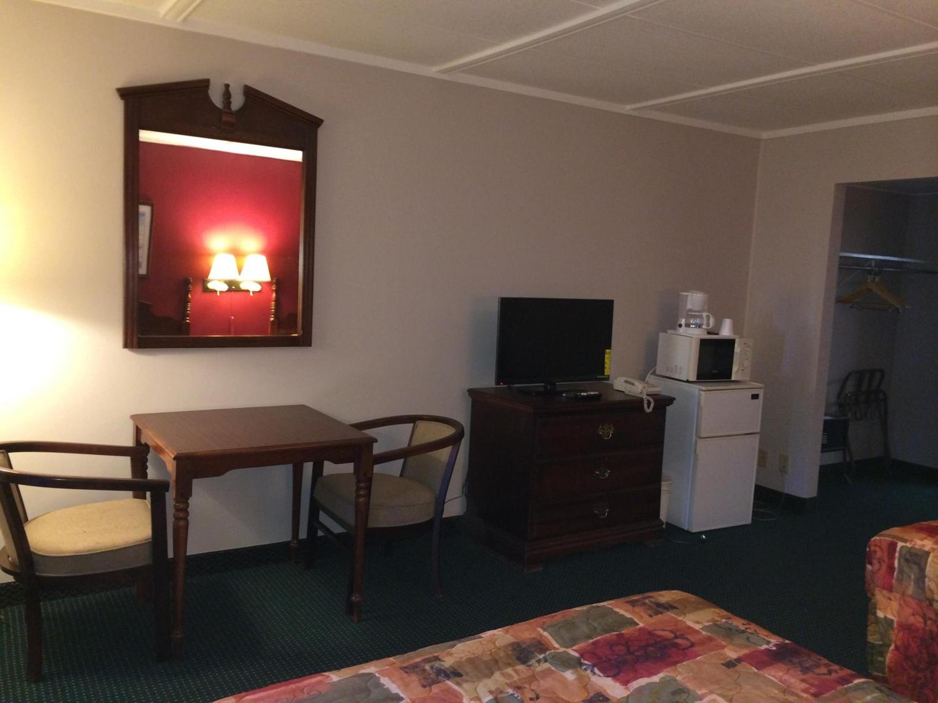 Rapids Inn & Suites photo 10