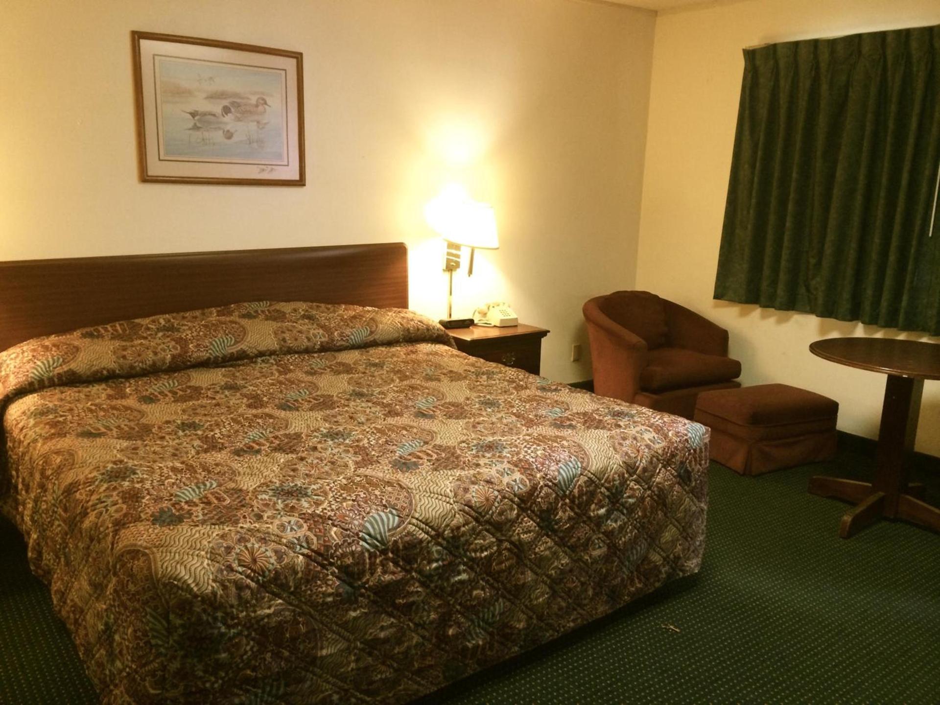 Rapids Inn & Suites photo 13