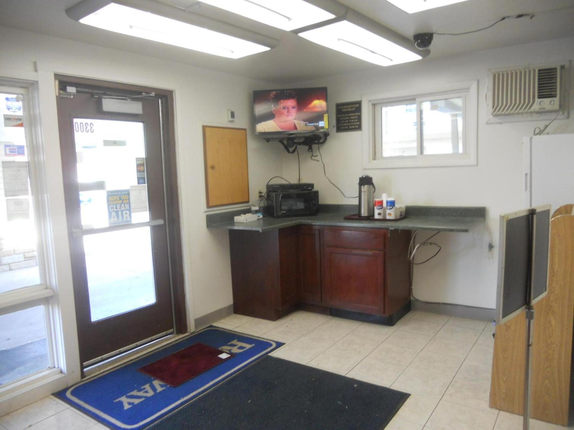 Rapids Inn & Suites photo 28