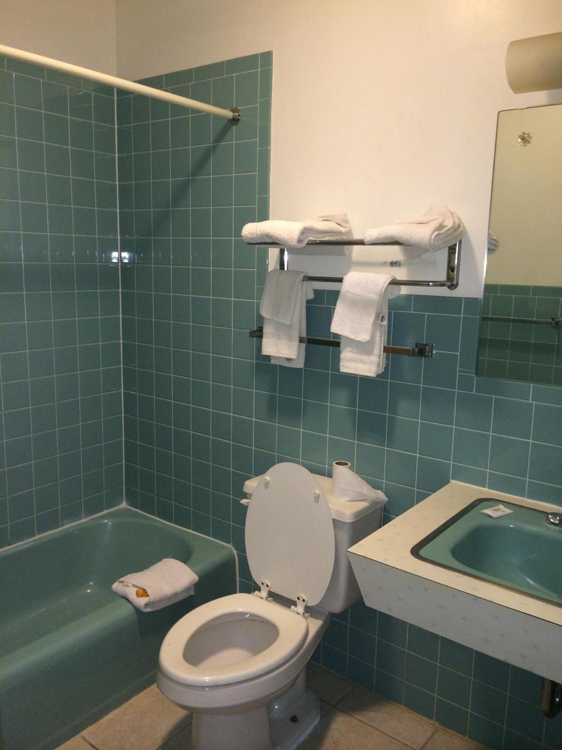 Rapids Inn & Suites photo 22