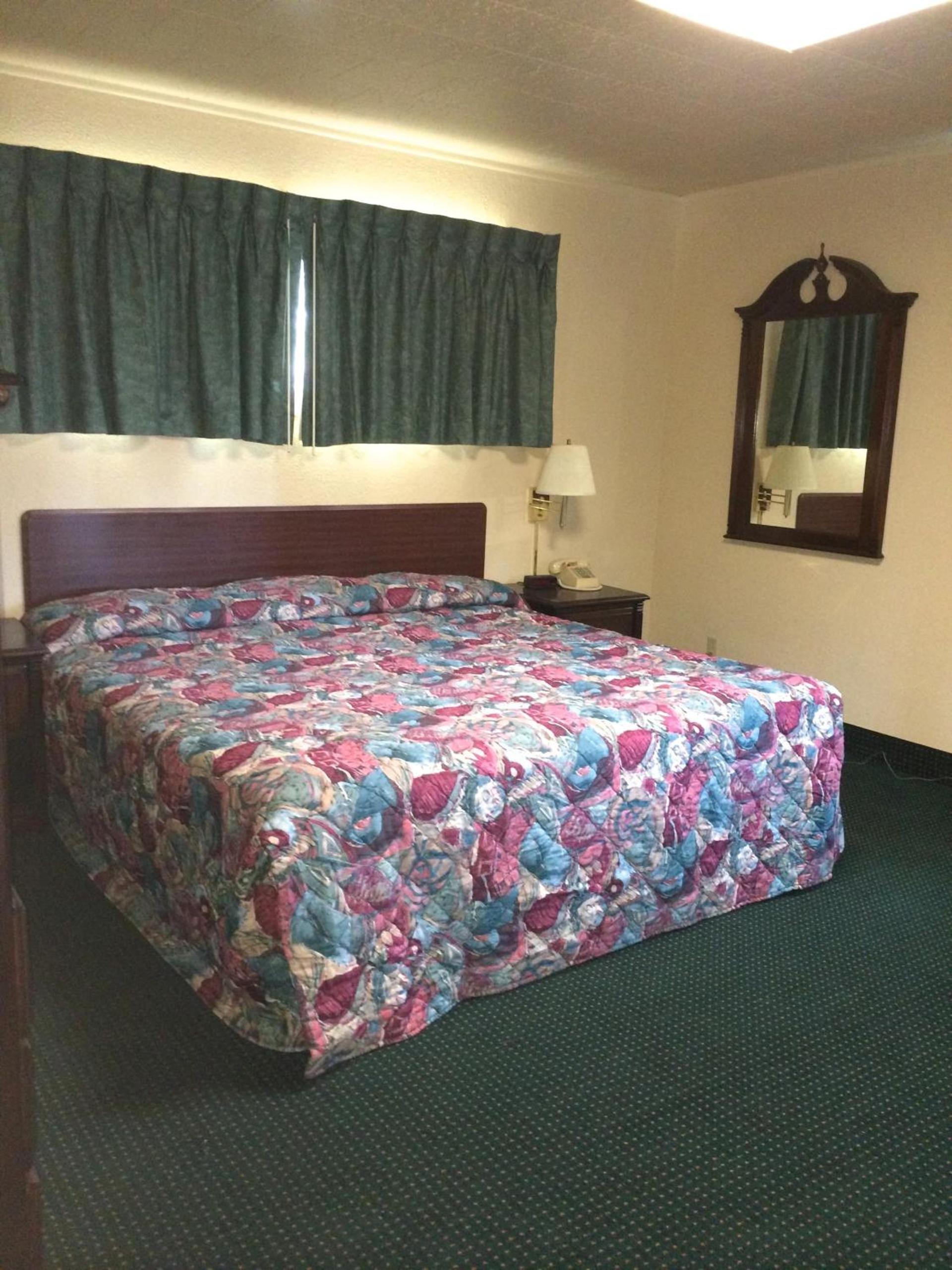 Rapids Inn & Suites photo 8