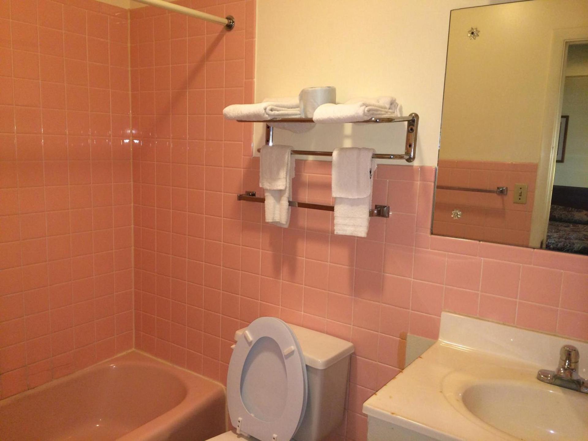 Rapids Inn & Suites photo 26