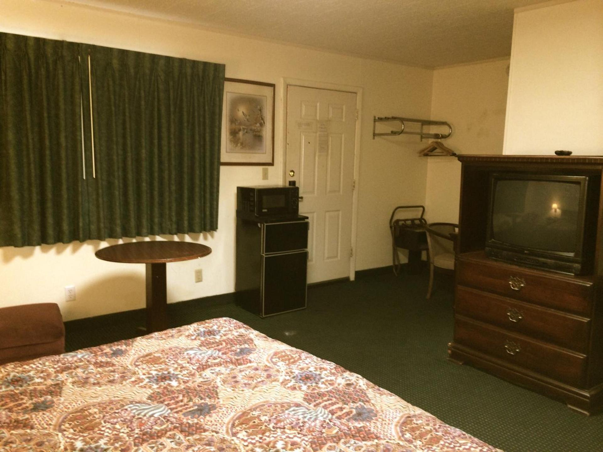 Rapids Inn & Suites photo 15