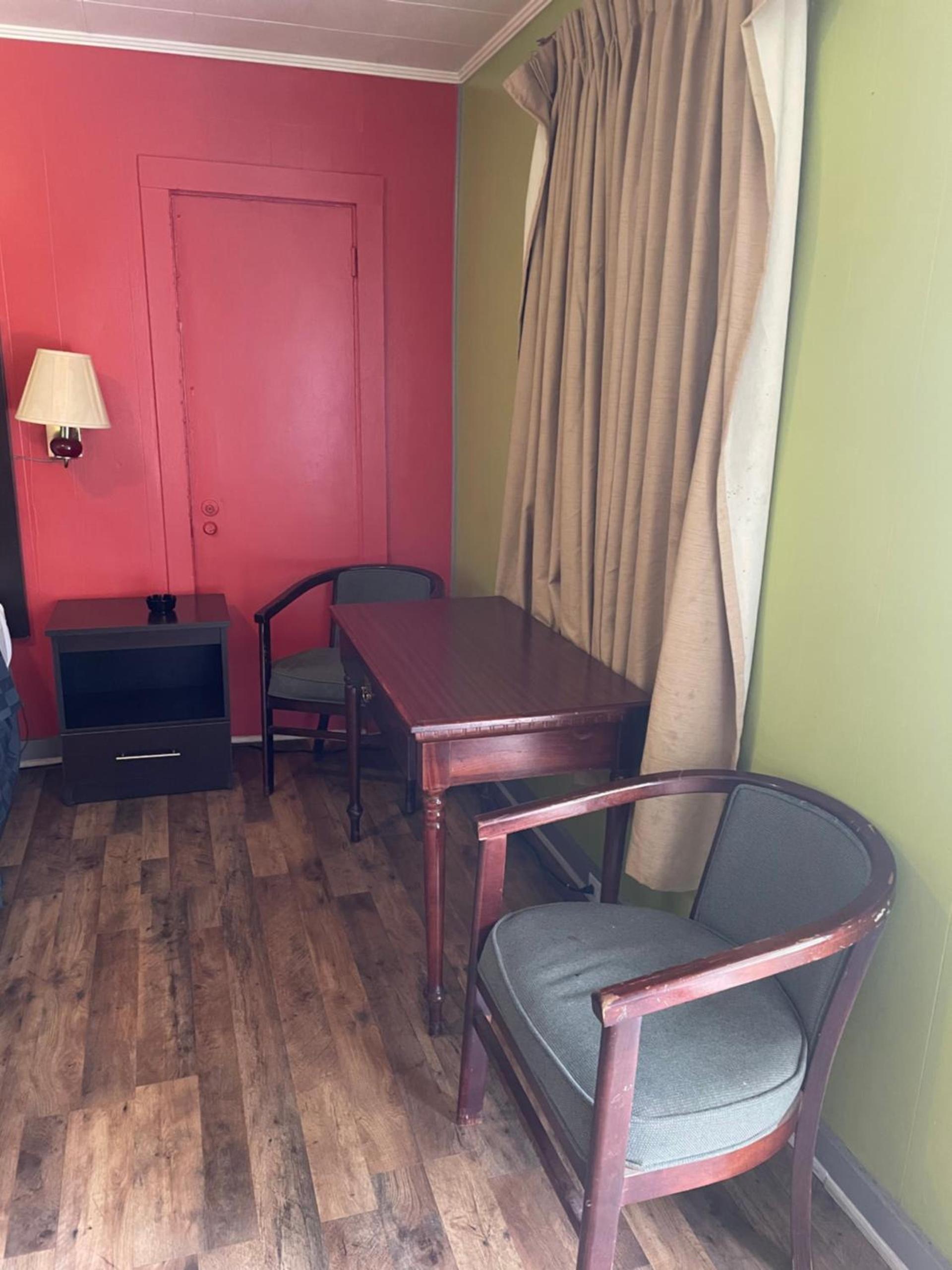 Budget Inn photo 9