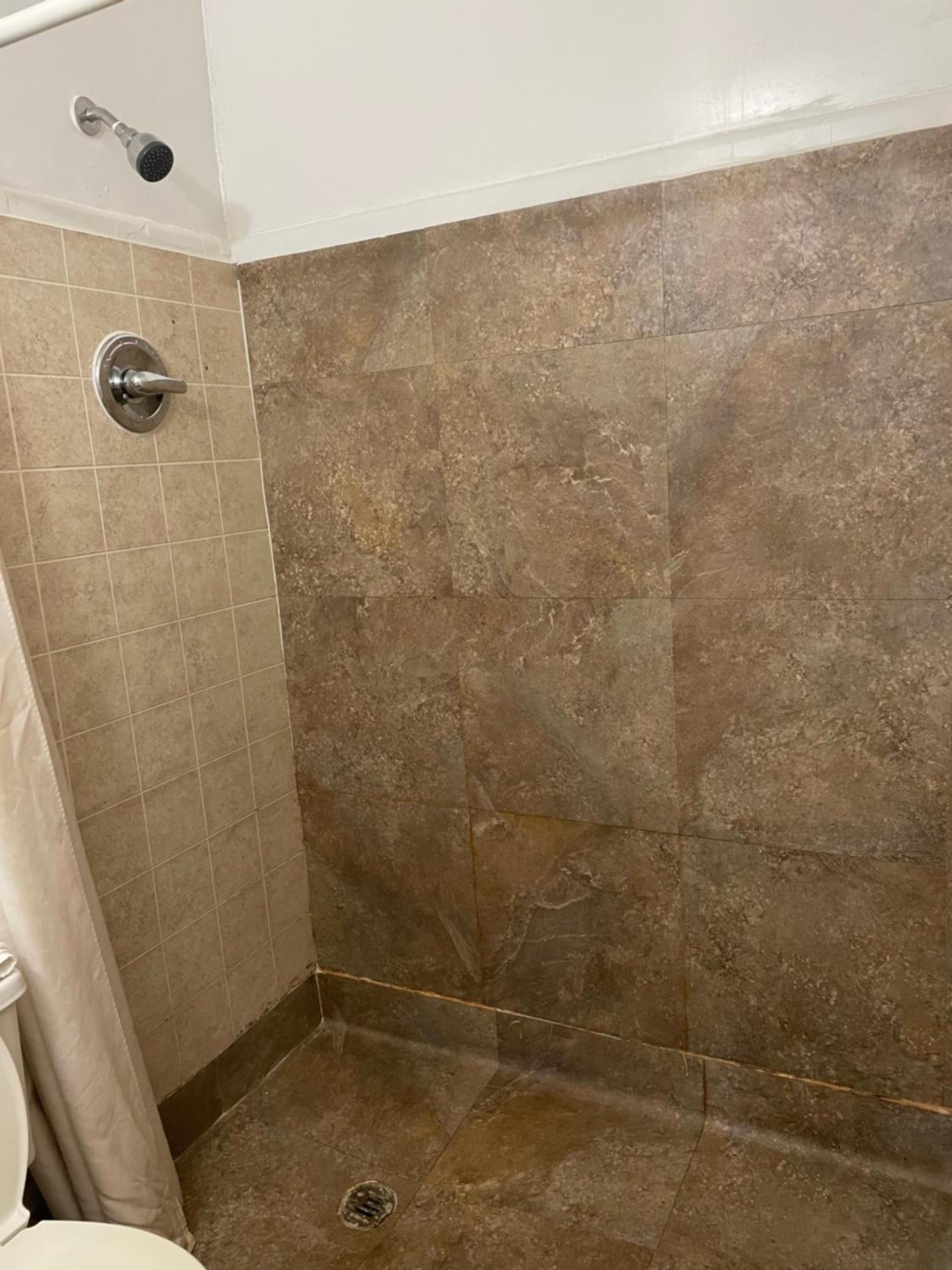 Budget Inn photo 8