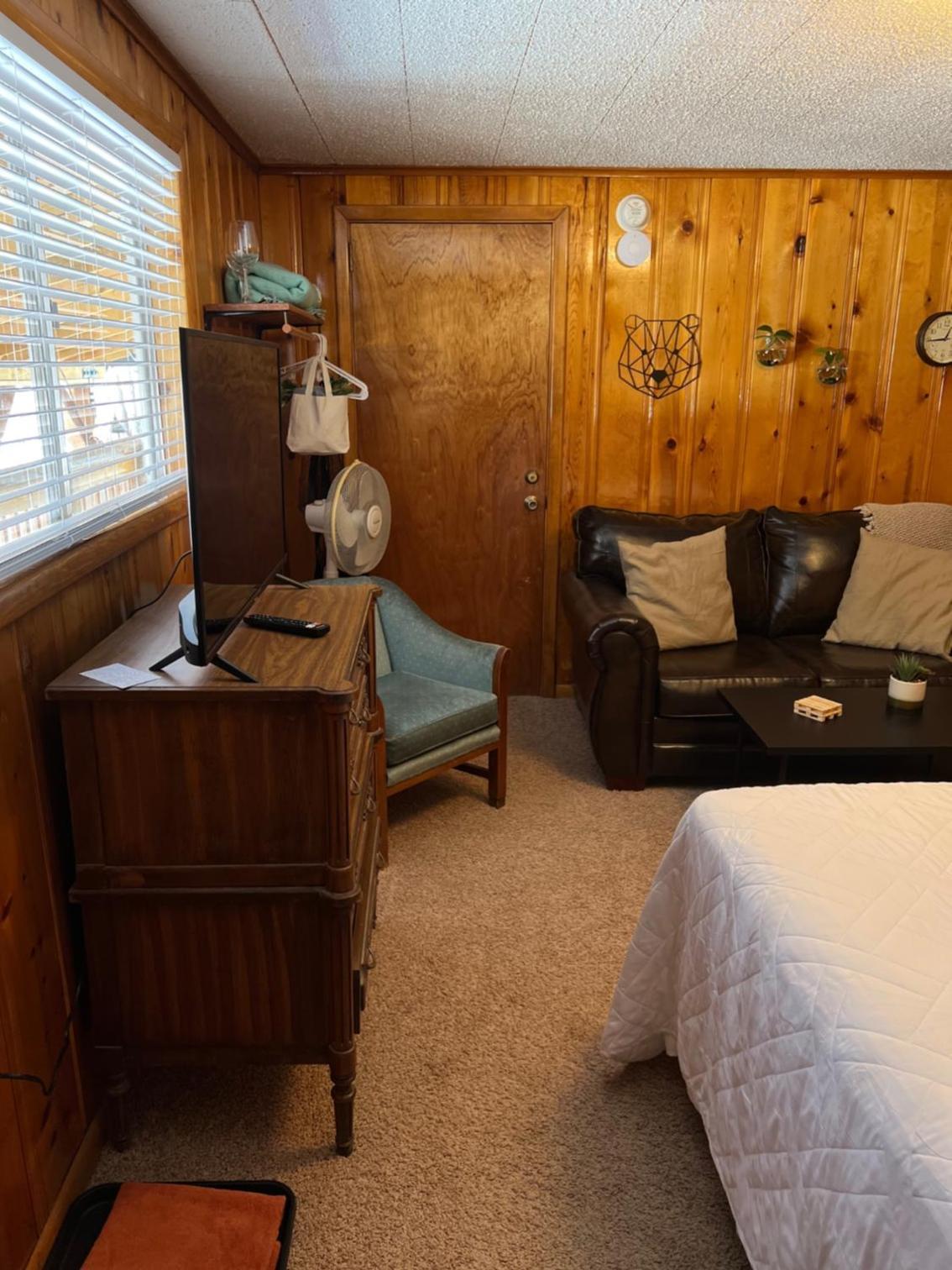 Bellamy's Ski Haus photo 11