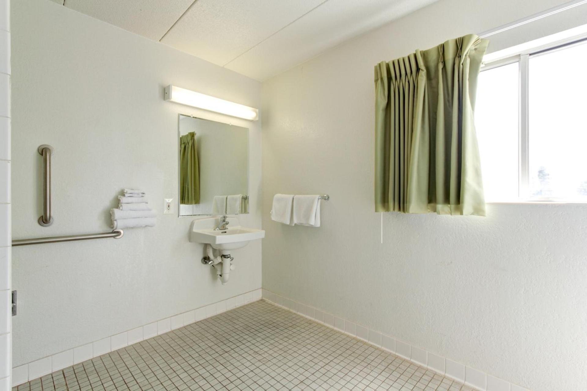 Motel 6-Portland, ME photo 47