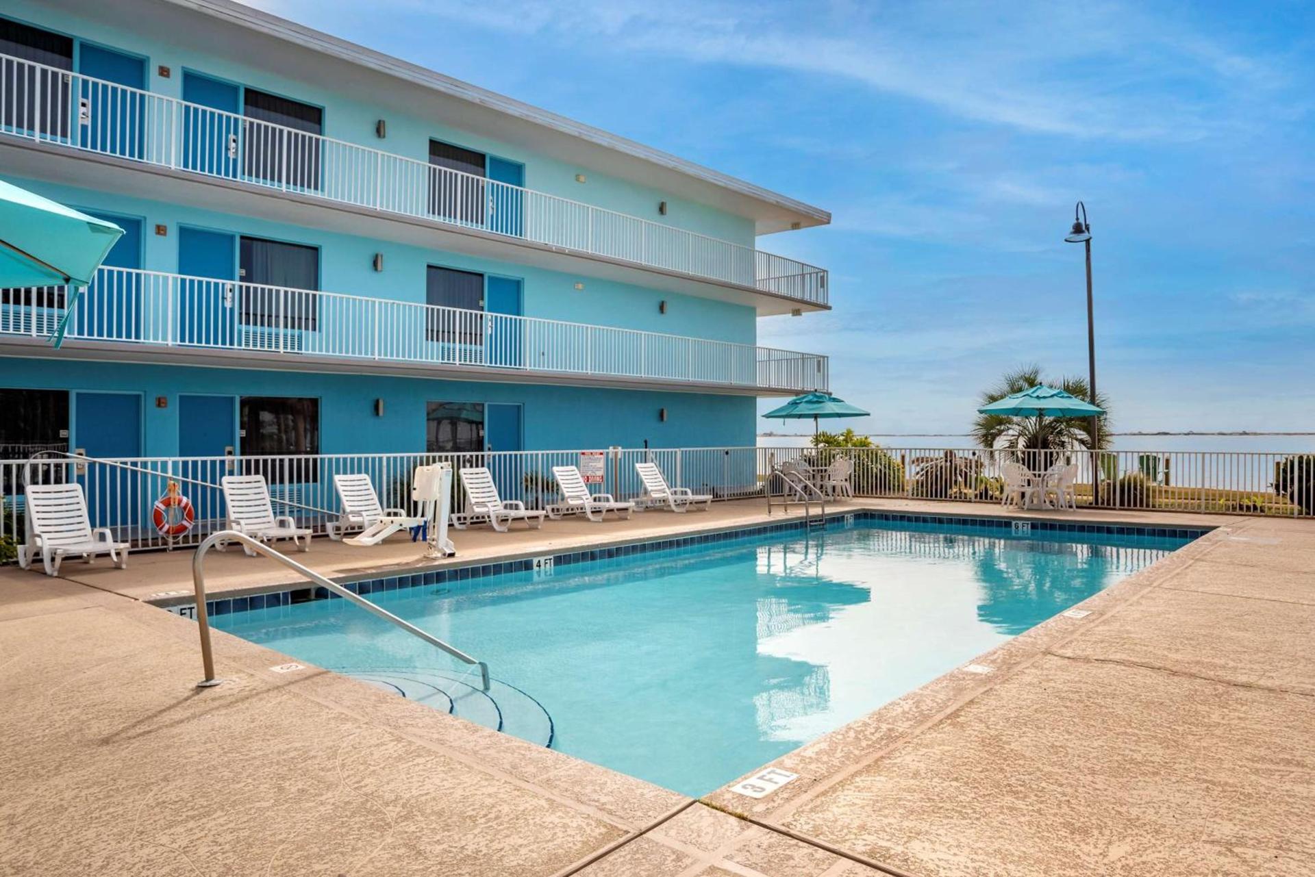 Best Western Navarre Waterfront photo 2