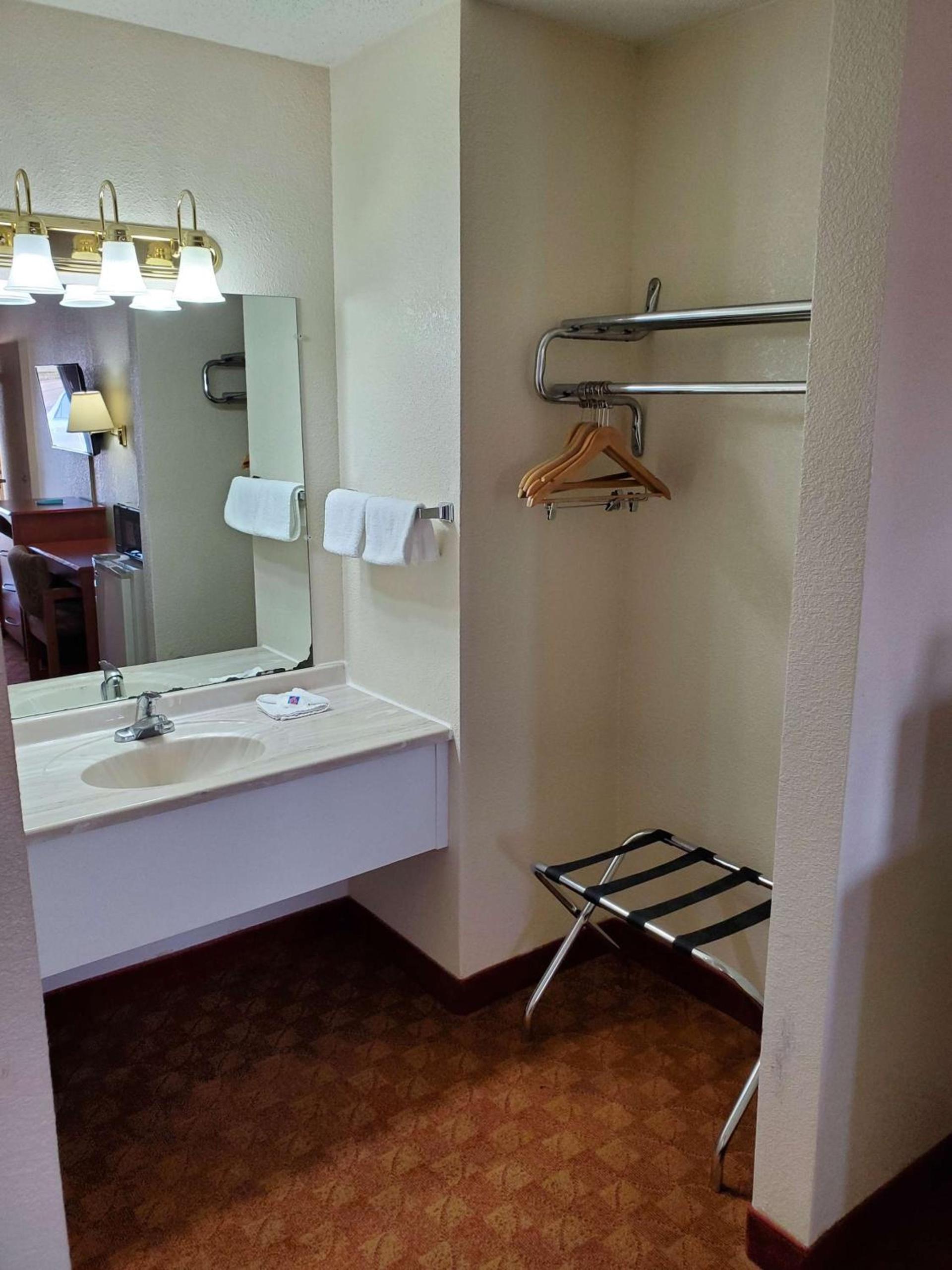 Motel 6 Shamrock TX photo 11