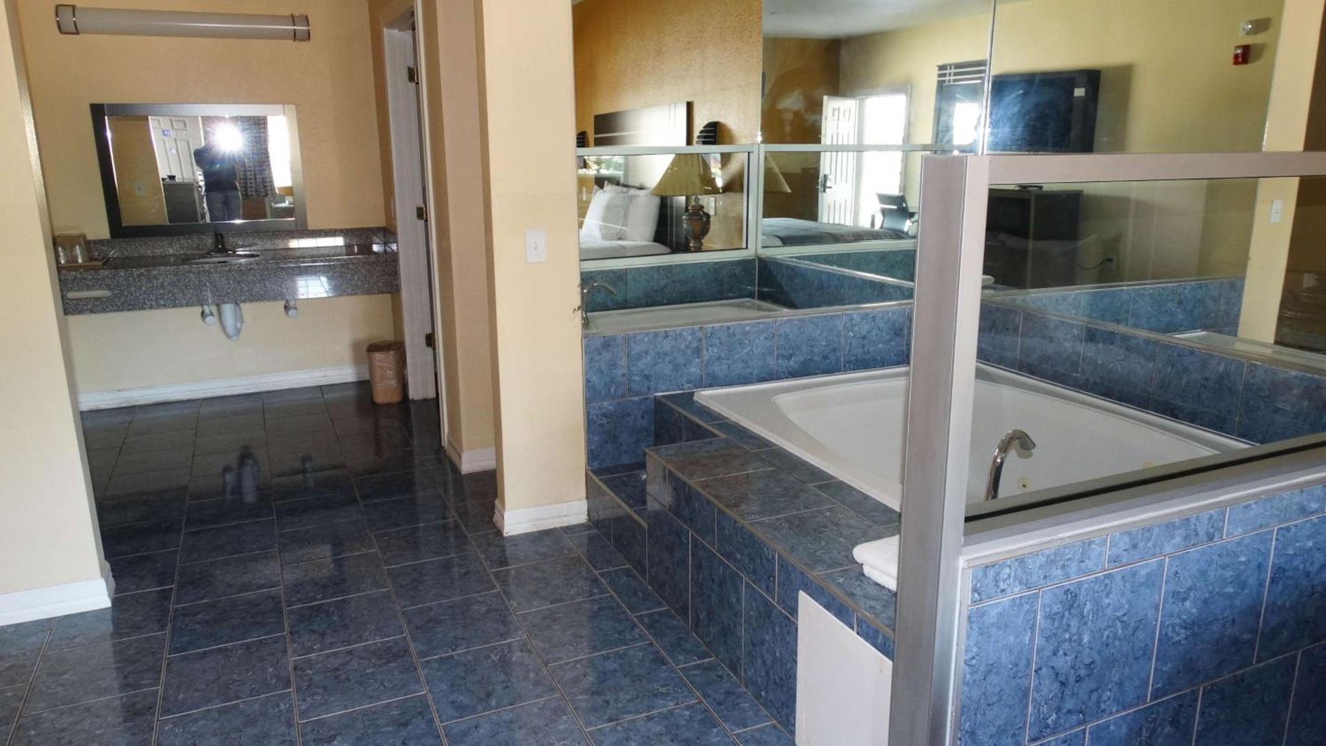Motel 6 Houston, TX – Willowbrook Mall photo 13