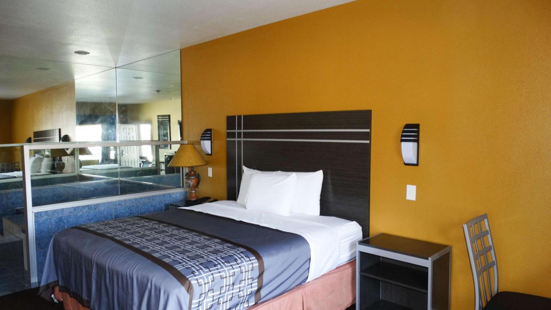 Motel 6 Houston, TX – Willowbrook Mall photo 8