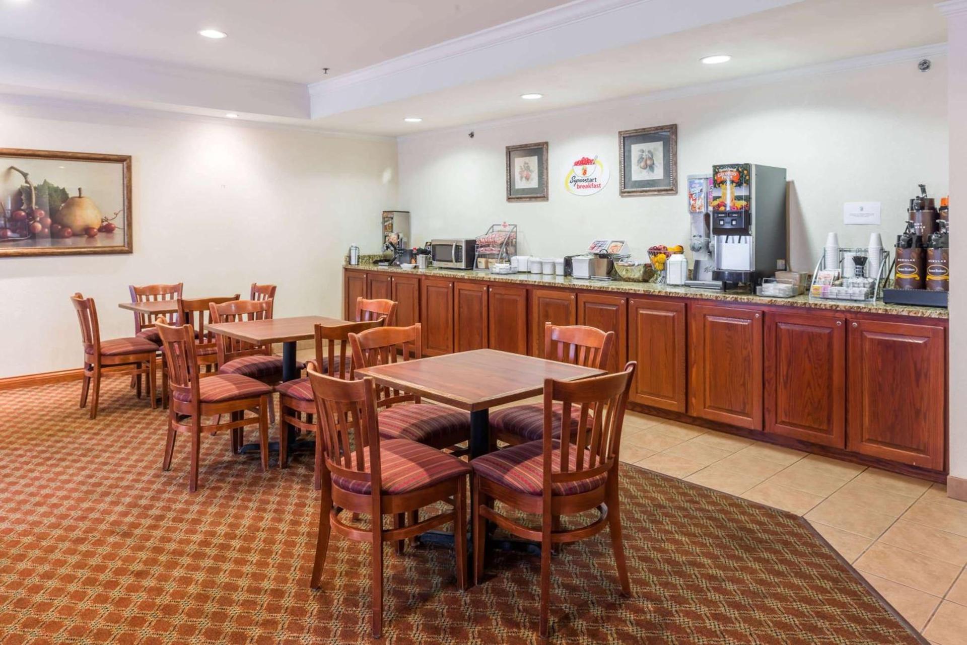 Super 8 by Wyndham St Robert Ft Leonard Wood Area photo 15