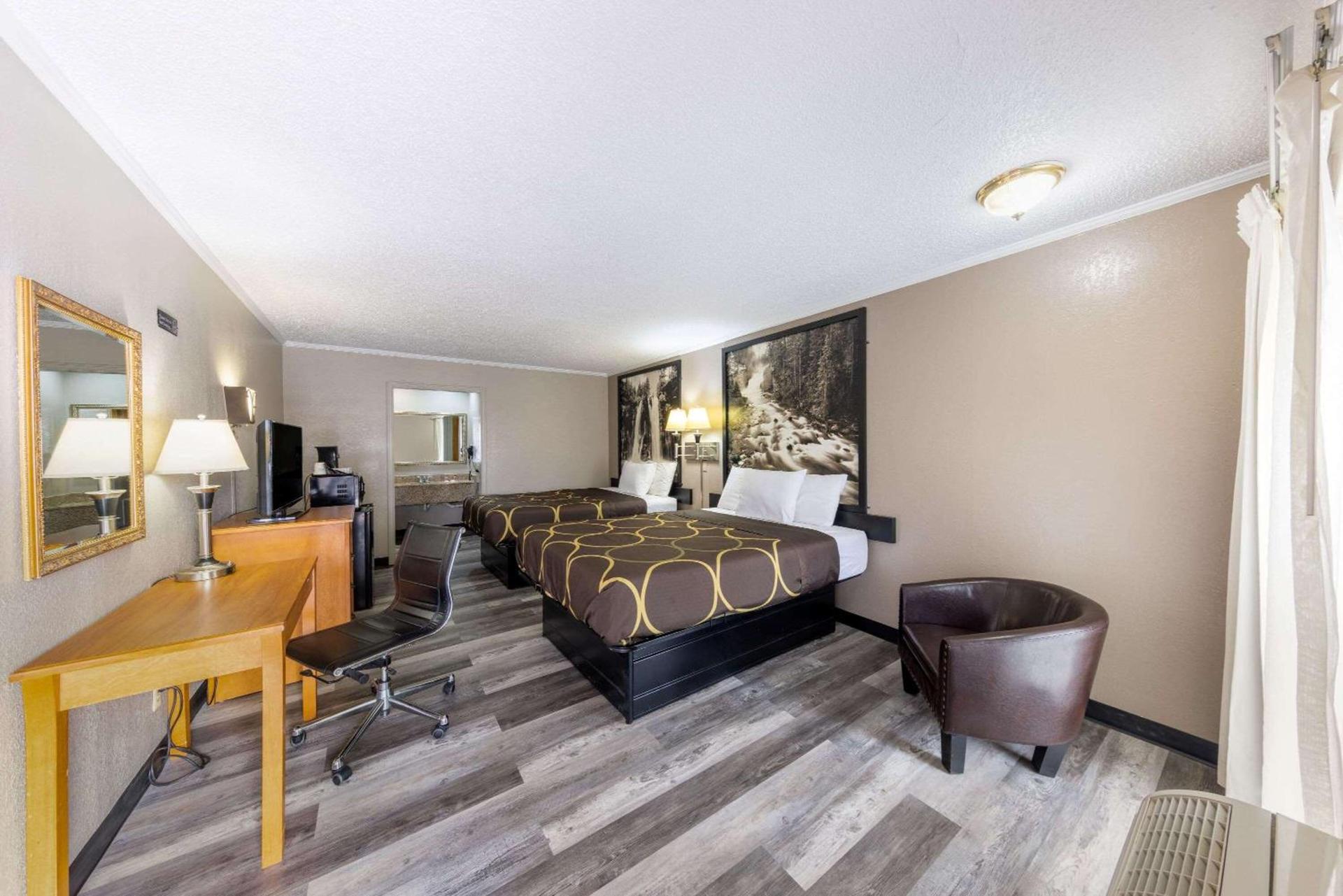Super 8 by Wyndham Kansas City Airport North photo 11