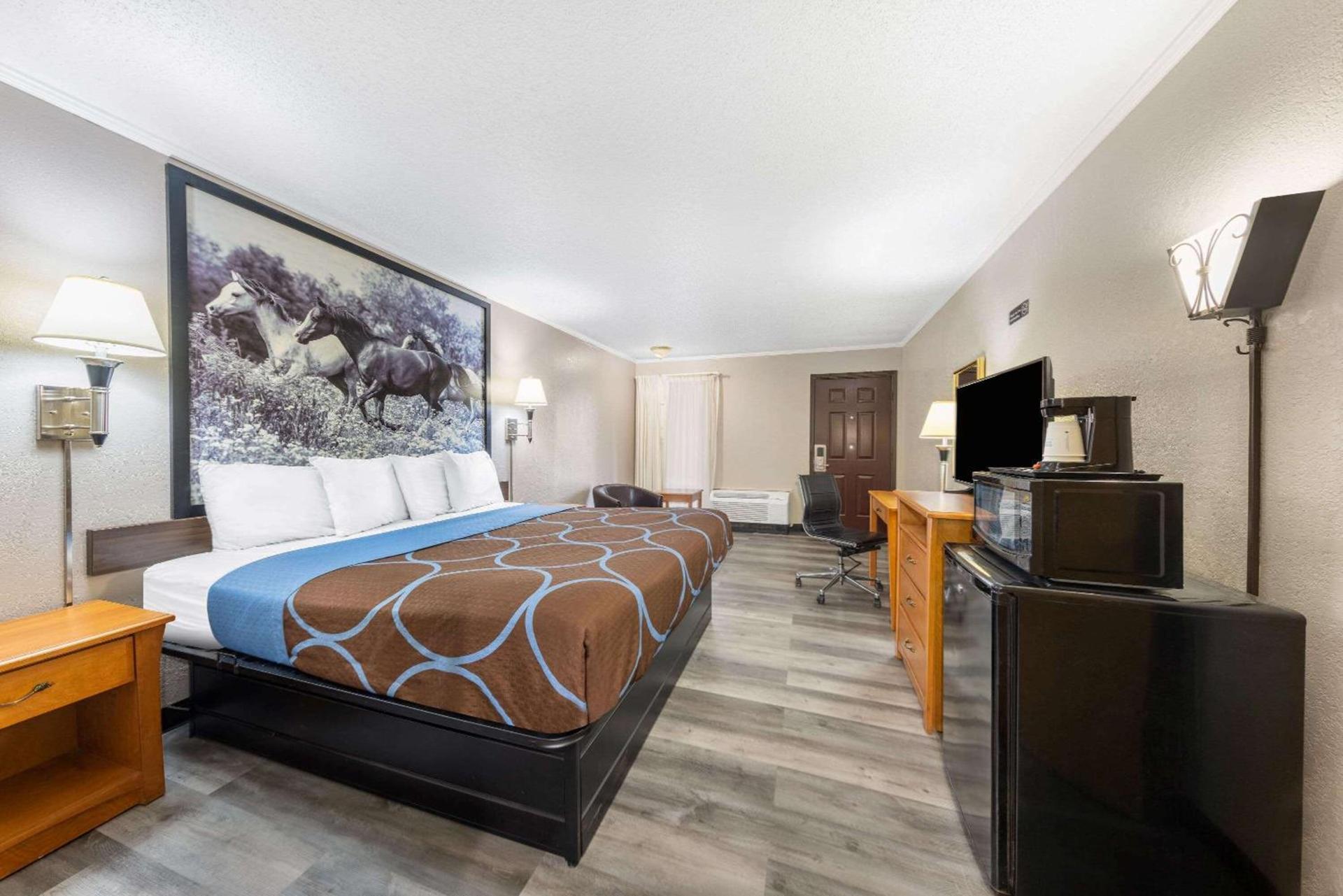 Super 8 by Wyndham Kansas City Airport North photo 16