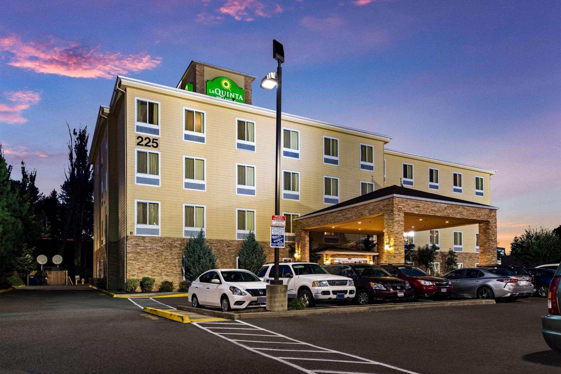 La Quinta by Wyndham Auburn photo 2